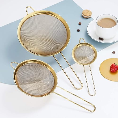 Vista 2 de Kyraton Juego de 3 coladores dorados de malla fina, tamiz de harina dorada para hornear, clandro de acero inoxidable, colador de té matcha, 2. oro 3
