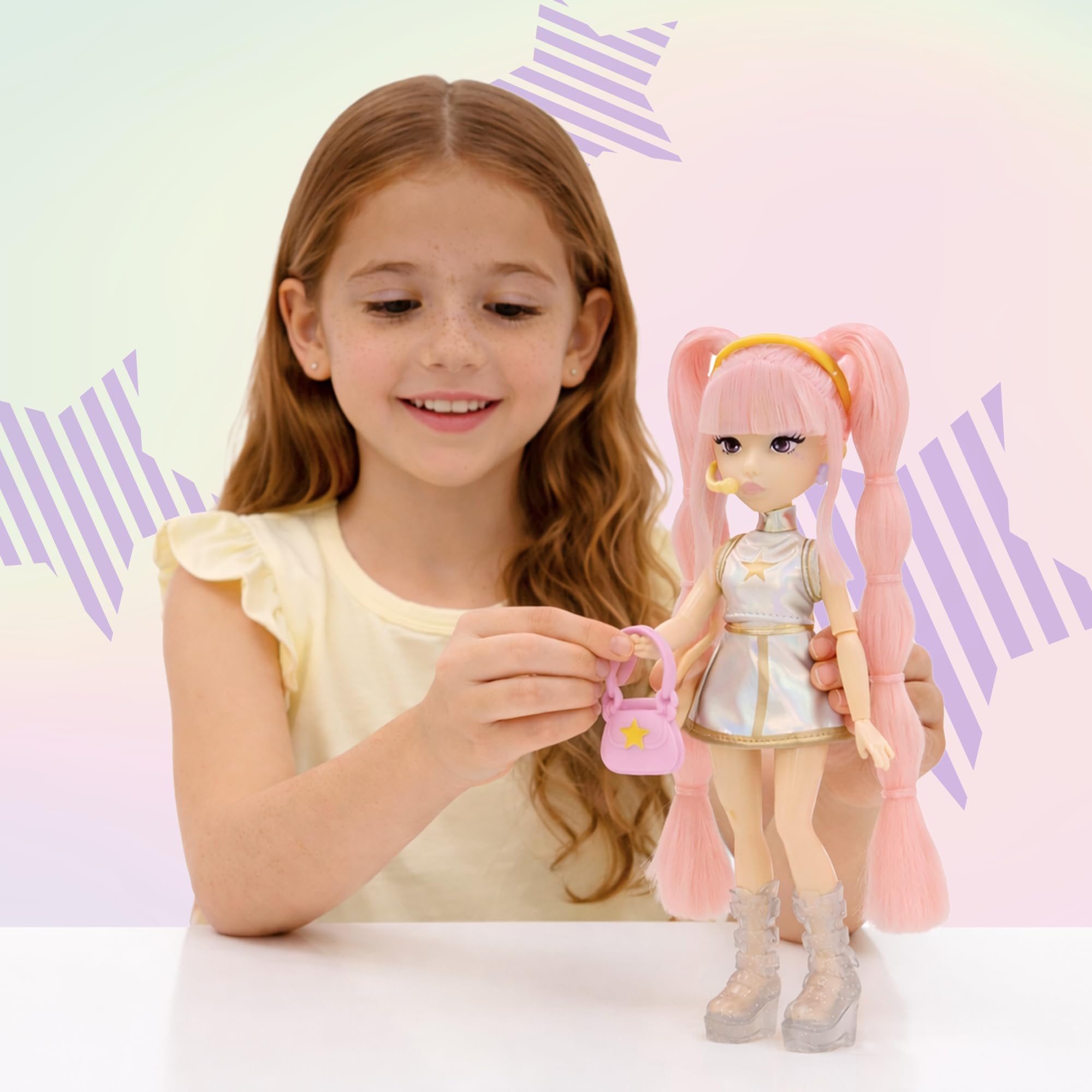 K Pop Idol Yuni Fashion Doll Lalka K-Pop Moonlight, różowe włosy plecione. 3 akcesoria do tworzenia optymalnych strojów dla fanów w wieku 3 lat