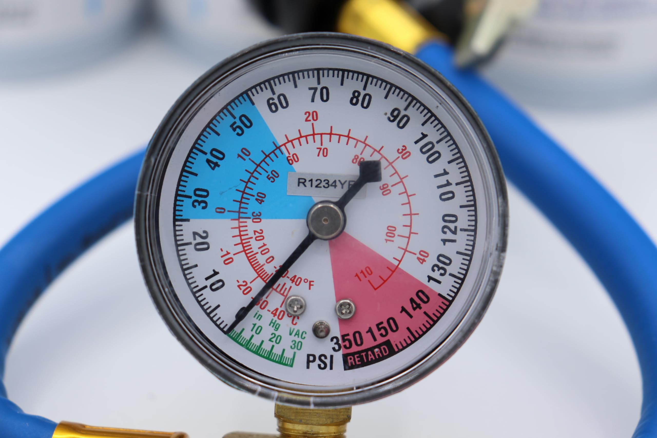 Arctic Air for R1234yf Systems with Charging Gauge, 4 cans