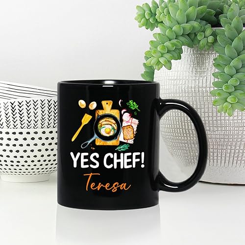 Vista 118 de Taza de café negra personalizada con nombre «A Truly Great Chef Is Hard To Find con nombre», taza de café personalizada para gran chef de 11 onzas