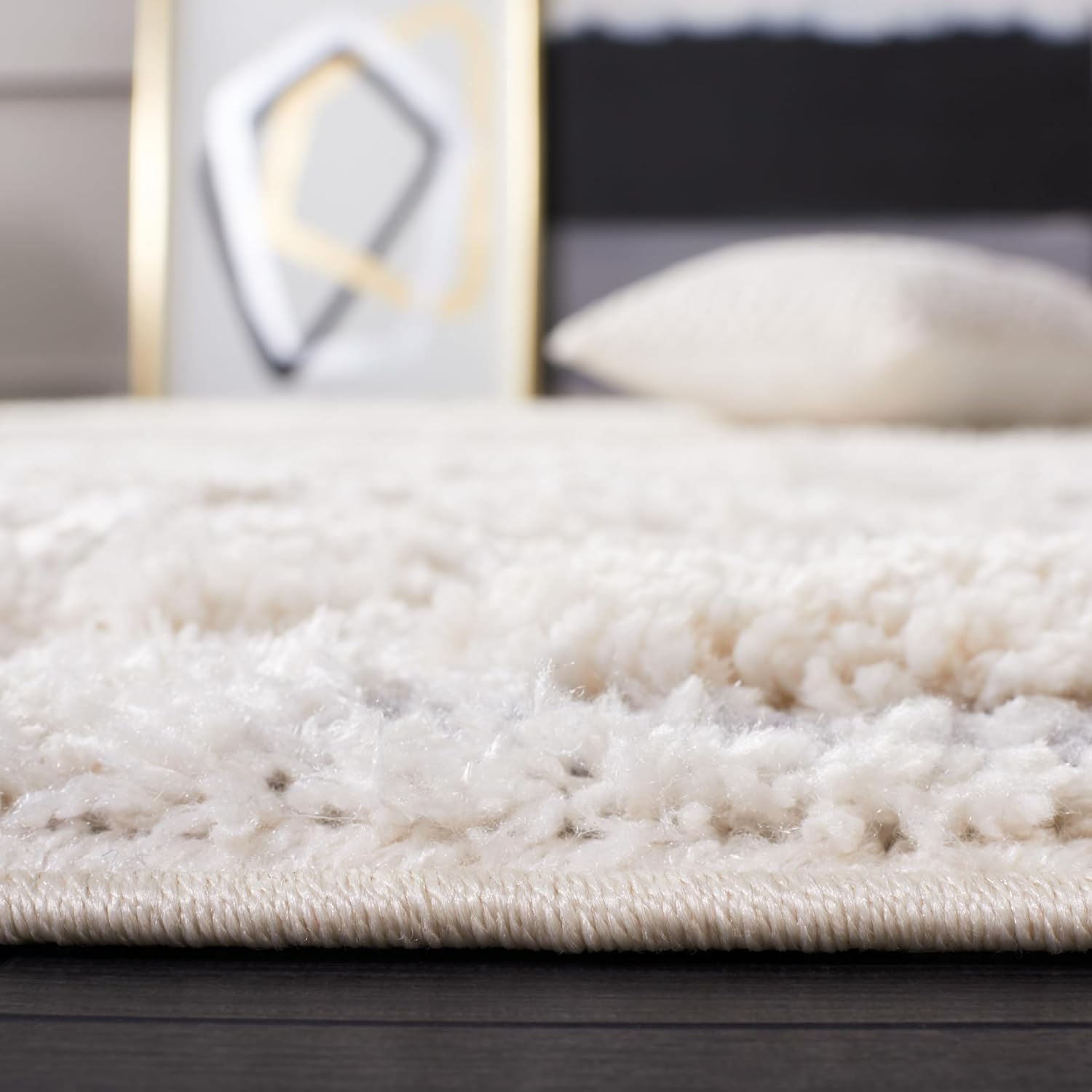 SAFAVIEH Hi-Lo Shag Collection Area Rug - 5'3" x 7'6", Beige & Grey, Trellis Design, Non-Shedding & Easy Care, 1.6-inch Thick Ideal for High Traffic Areas in Living Room, Bedroom (HLS212B)