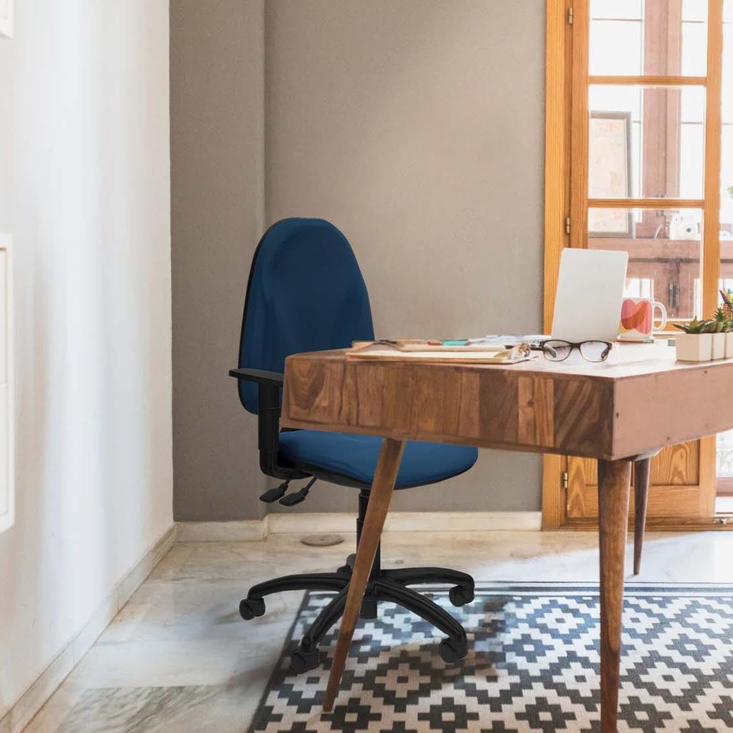 Piqueras y Crespo Silla de Laboratorio ergonómica Algarra con Respaldo Regulable en Altura, Brazos 1D y Mecanismo asincro para 8 Horas de Uso, soporta hasta 100 Kg