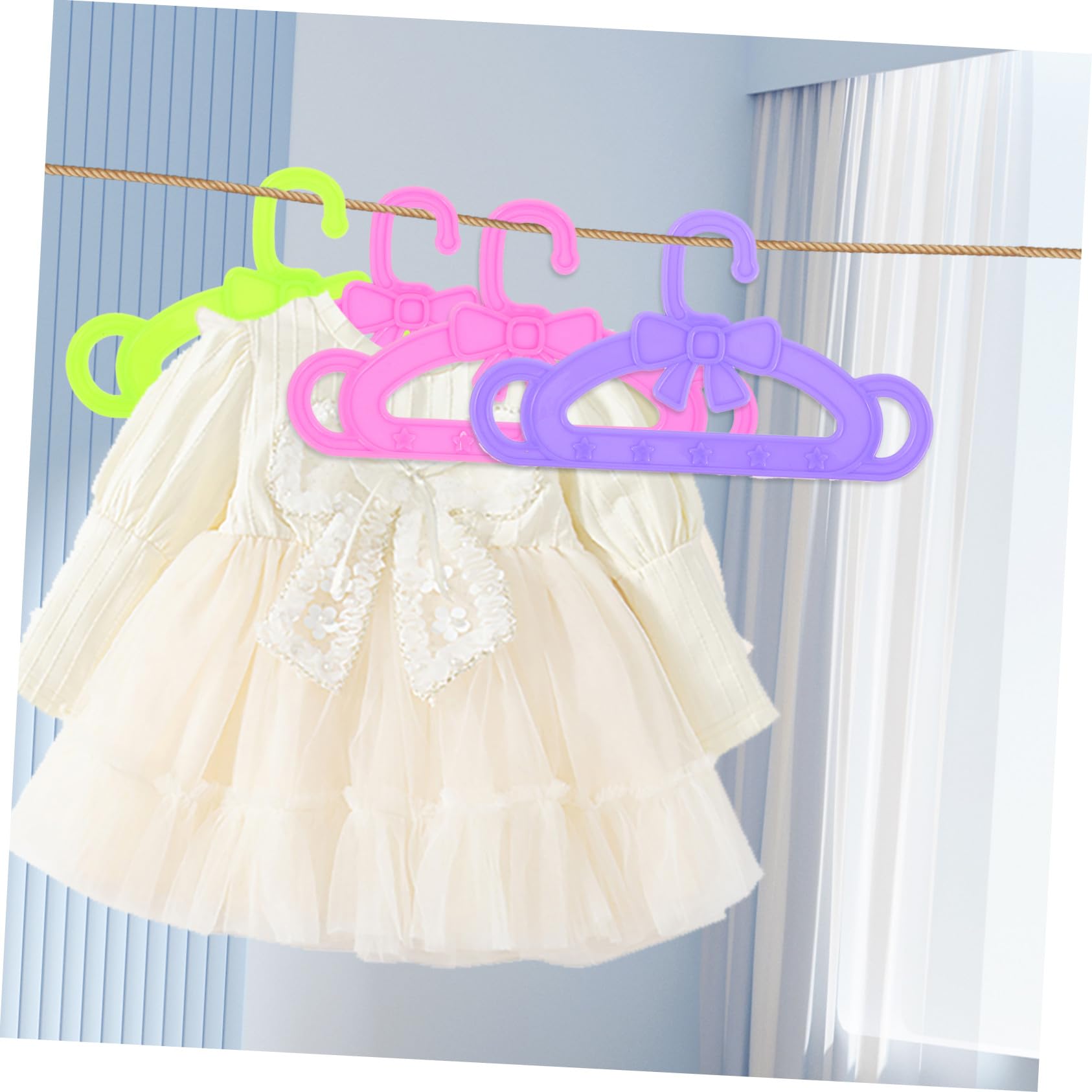 Perchas de Plástico para Ropa de Muñecas de 18 Pulgadas, 15 Piezas | Accesorios para Muñecas, Adecuado para Habitación Infantil Ñiño, en Colores Surtidos