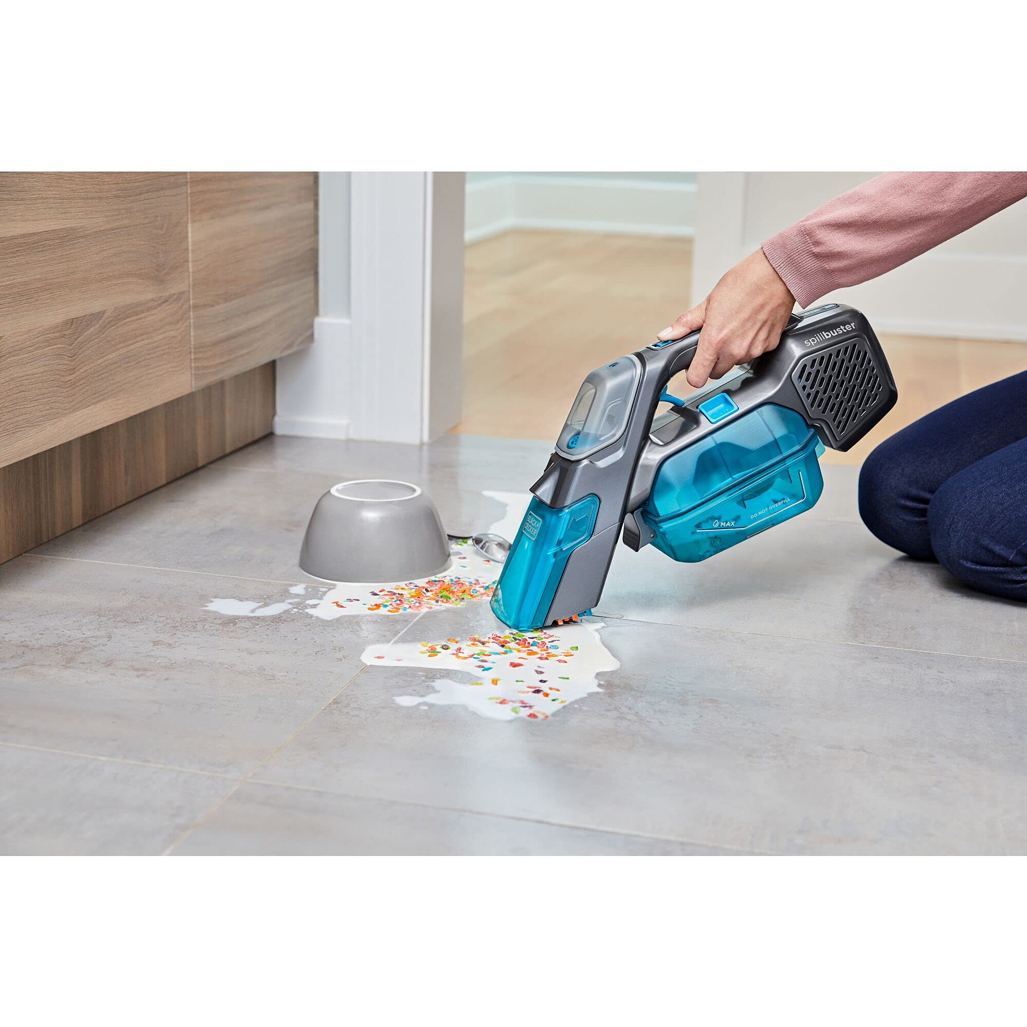 Black+Decker BHSB315J, Aspirador Quita Manchas Manual 12 V 1.5 Ah, Diseño Ergonómico, Filtro Extraíble y Lavable, Depósito 250 ml