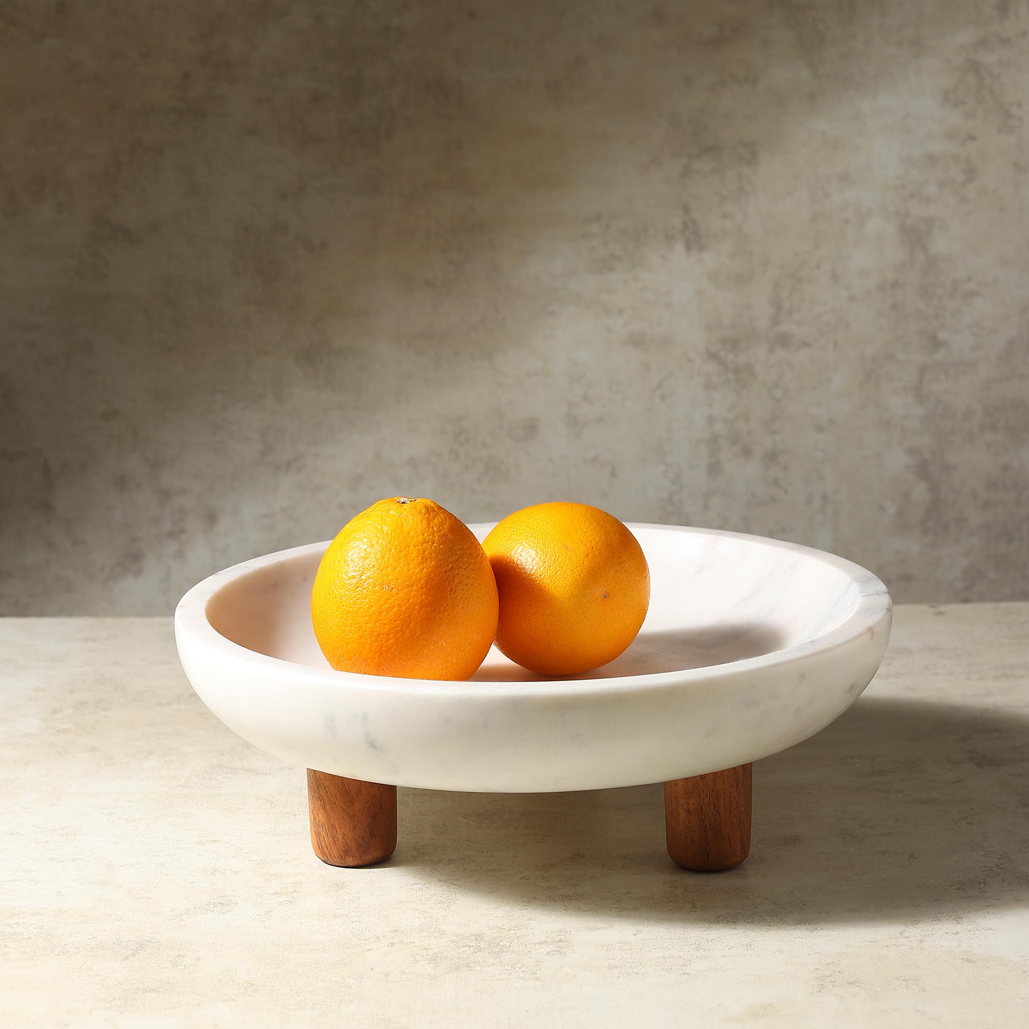 Marmor-Obstschale mit drei Holzbeinen, Obstschale für Küchentheke, 30 cm Durchmesser, Verwendung als Tafelaufsatz für Esstisch, Schlüsselschale für Dielentisch oder Potpurri/Dekorationen (groß)