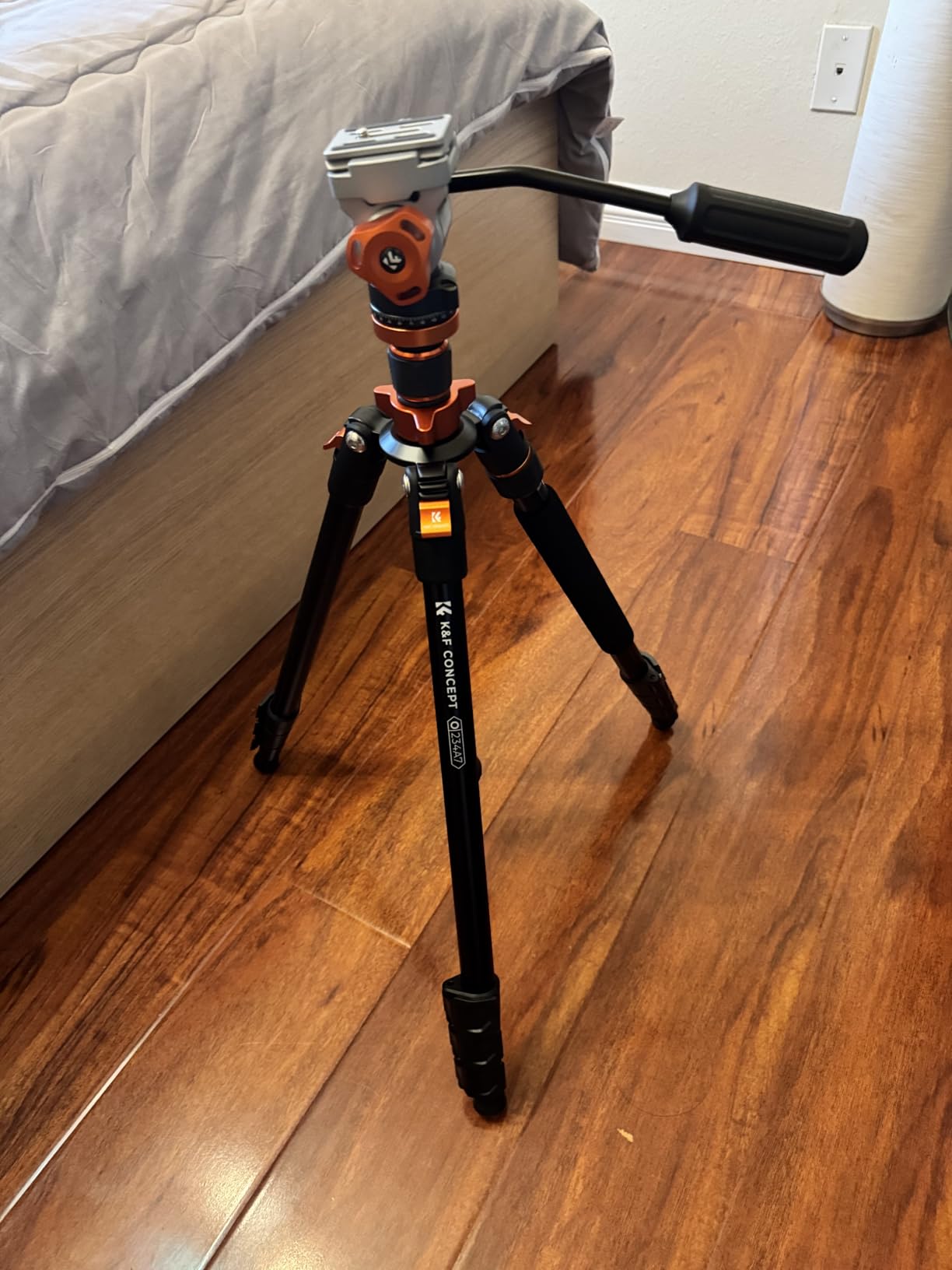 Quite a nice and light tripod.