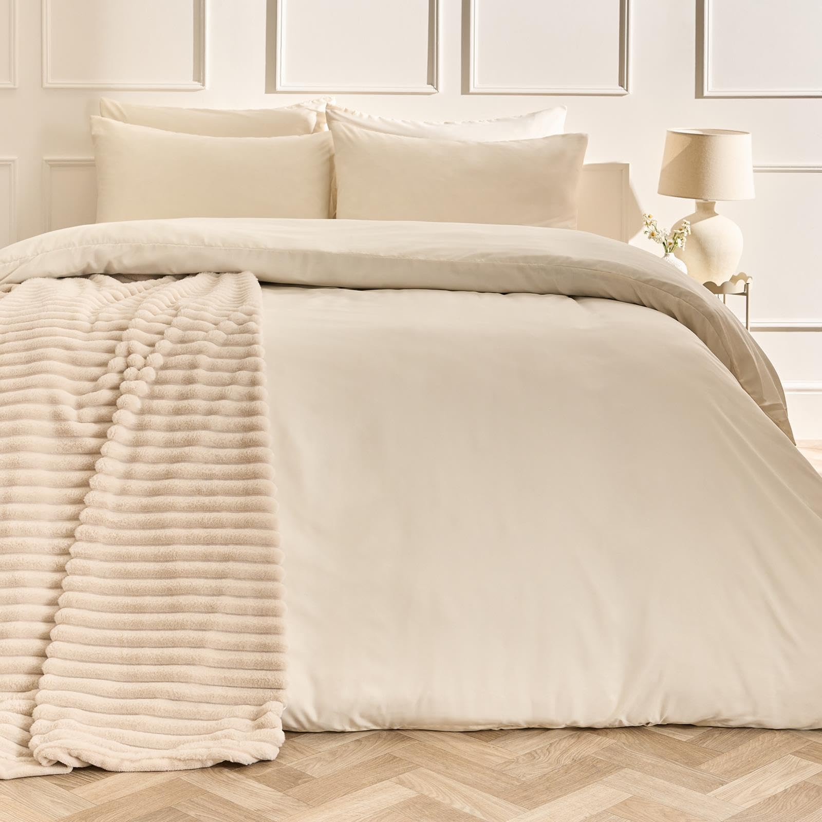 Brentfords Double Duvet Set, Super Soft Cosy Warm Microfibre Polyester Quilt Cover Set Luxurious Double Bedding Modern Comfy Duvet Cover Sets with Matching Pillowcases, Ivory — image 1