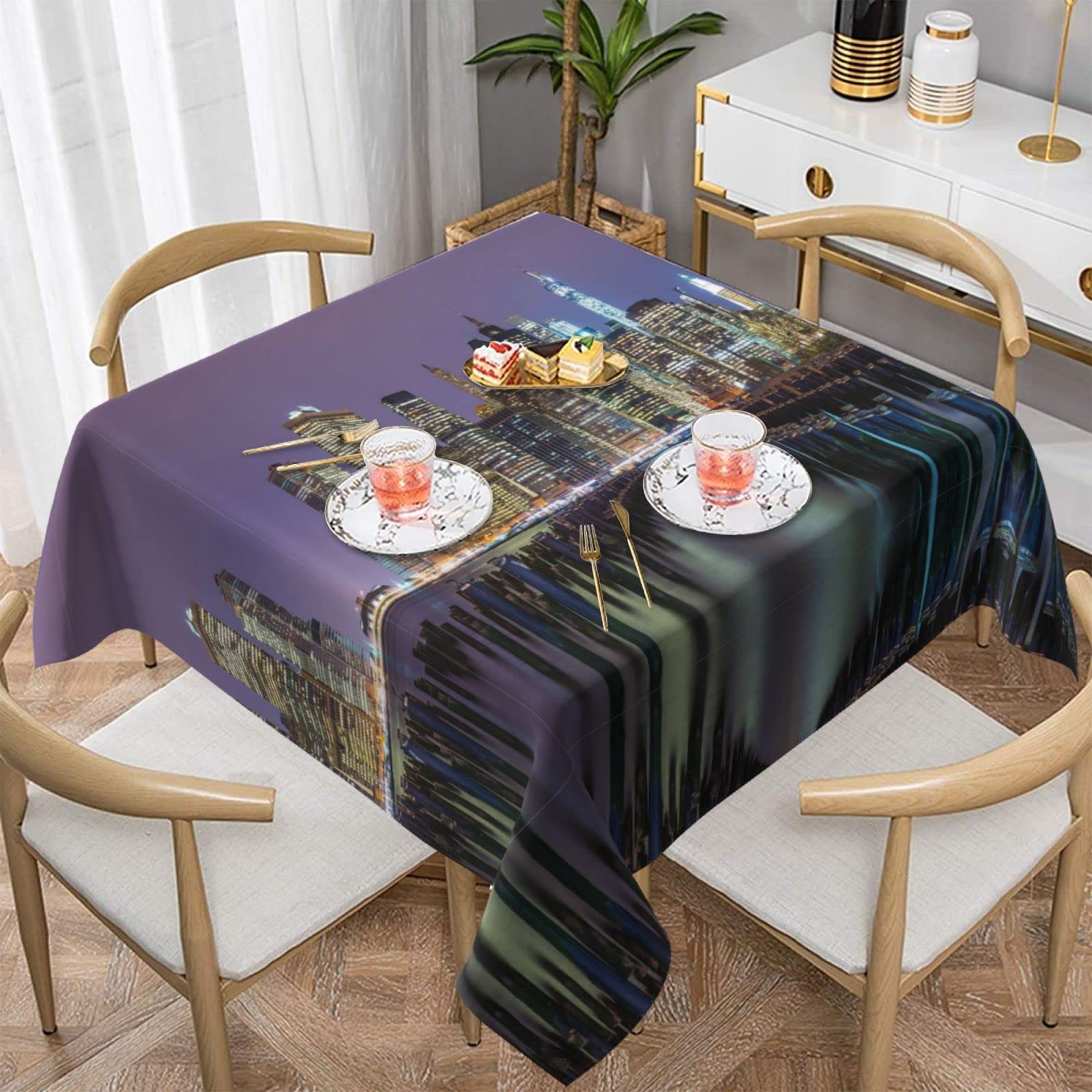 Nappe carrée lavable et anti-tache motif New York pour fête