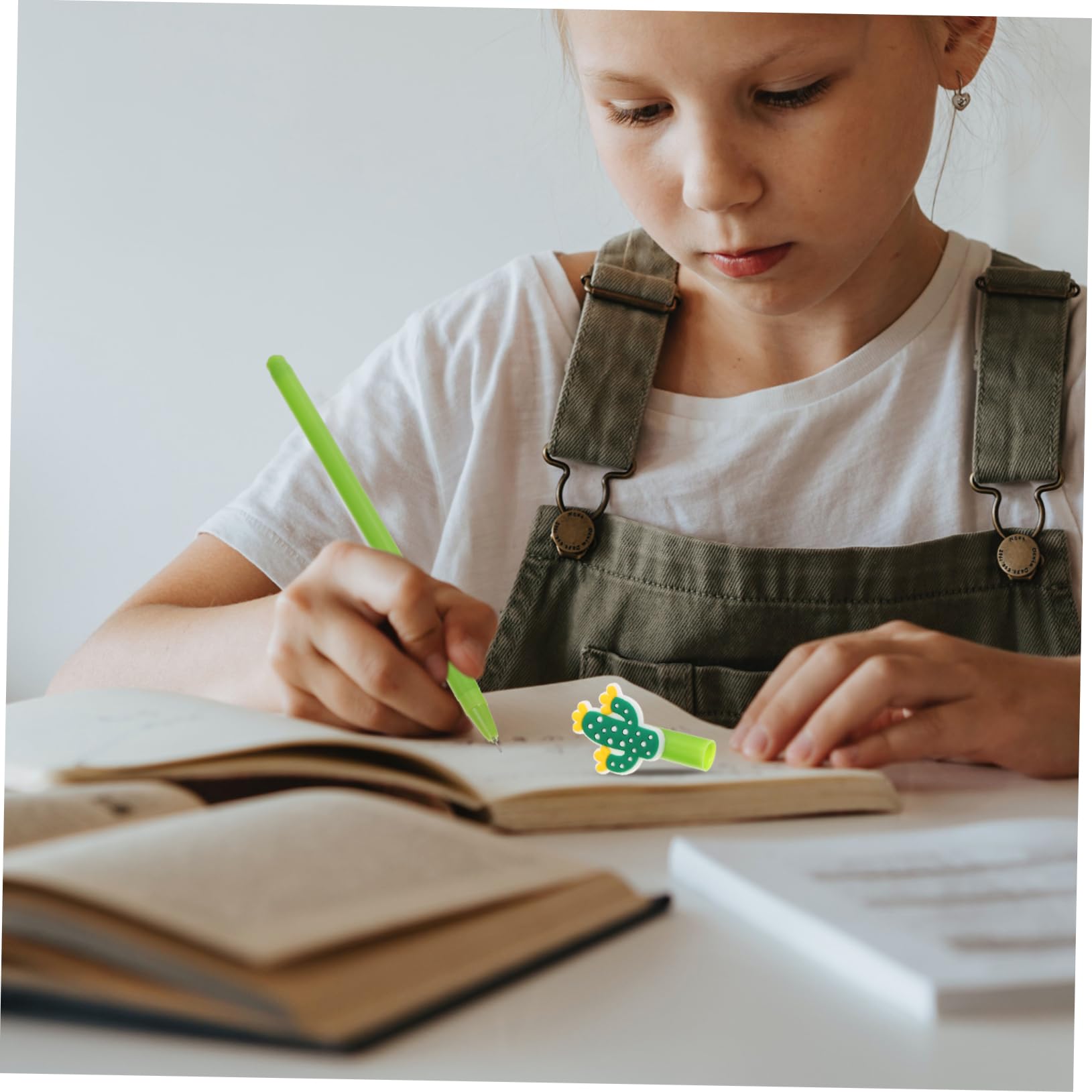 Housoutil 100 Pièces Lot de Stylos Gel Colorés Adorables pour Bureau et Étudiants Compacte Stylos Signature Multifonctions