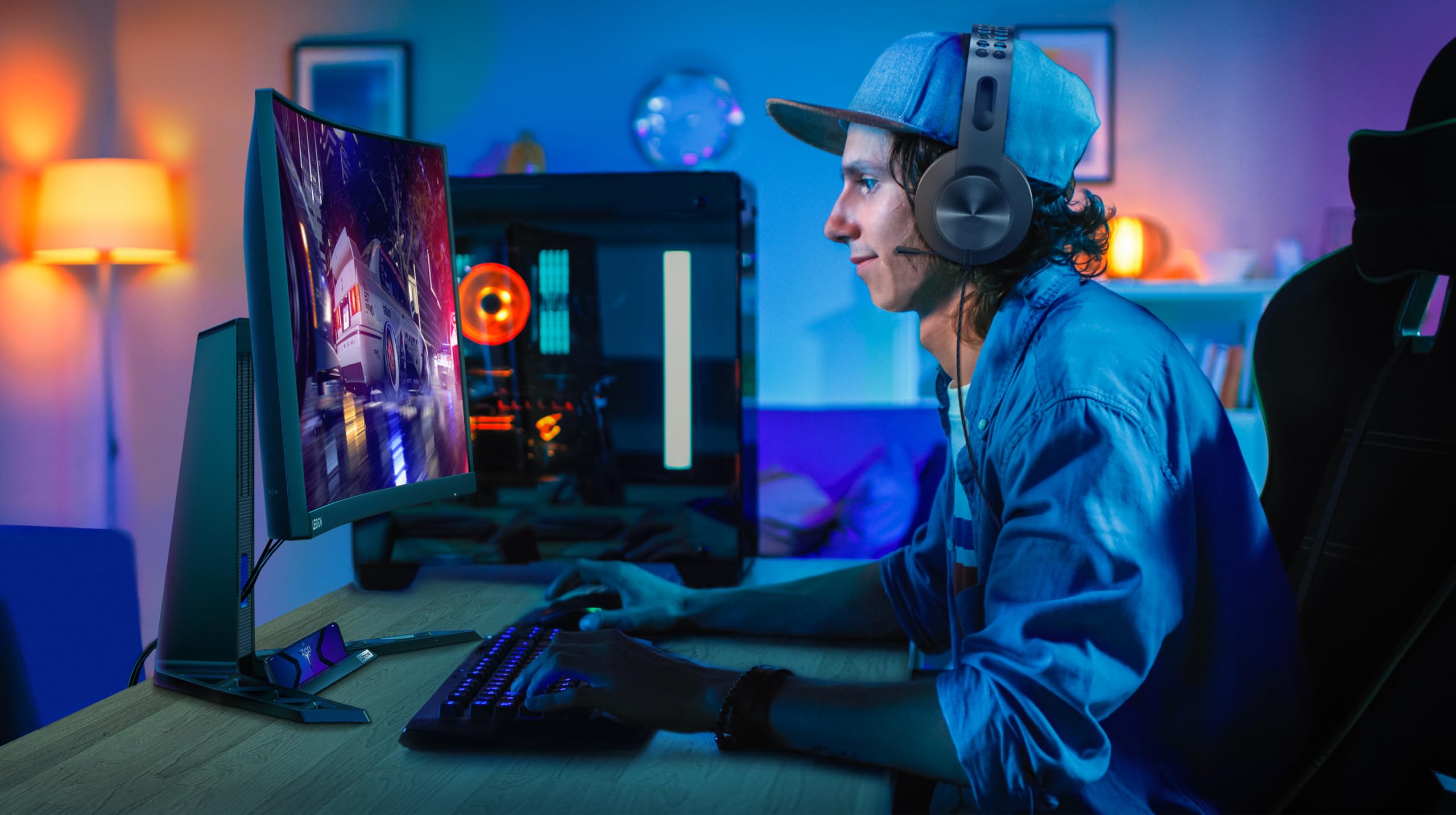 Lenovo Legion R27fc-30 - Display da gaming da 27" FHD curvo (VA, 240Hz, 0,5ms MPRT, HDMI + DP, Cavi DP, FreeSync, Altoparlanti) Regolazione in Inclinazione/Altezza/Rotazione/Girevole - Nero