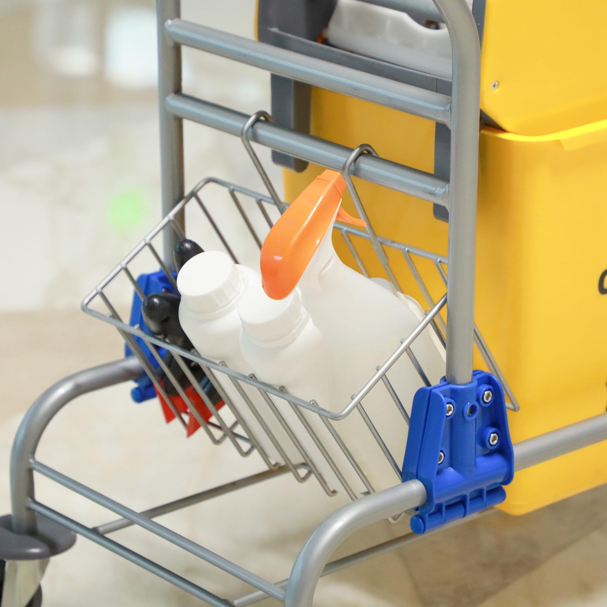 HOMCOM Carrello per pulizie Carrello per pulizie 26 litri Carrello con strizzatore, carrello domestico con rotelle, gancio per mocio Giallo
