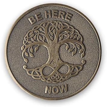 STOIC STORE UK Be Here Now Coin - Meditation Mantra Medallion For Presence Practice - Living Present Moment Mindfulness Reminder Coin Helps With Anxiety - Spiritual Tools Mindfulness Gifts