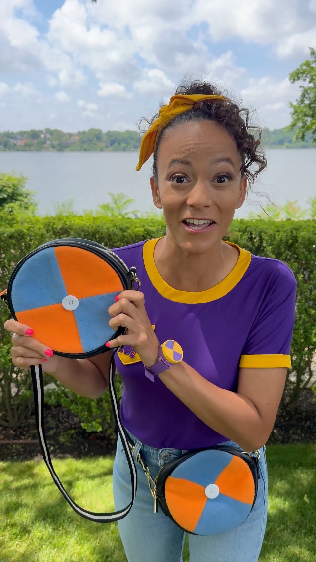lili meek LILI MEEK ボリュームスリーブトップス Amazon.com: Blippi Meekah Jam Pack Girls Crossbody Bag, Low Pile