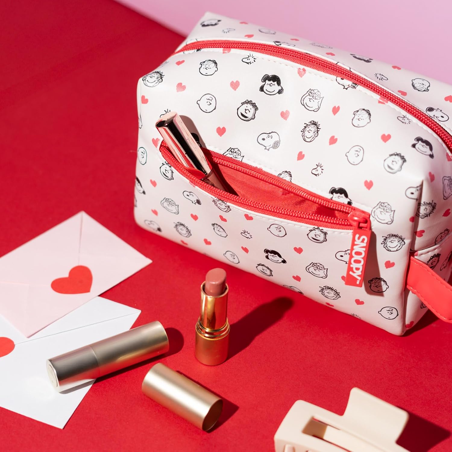 Grupo Erik Peanuts Snoopy Small Toiletry Bag - Versatile Toiletry Bag for Women - Waterproof Toiletry Bag for Women - Practical Wash Bag for Women 20 × 13 × 9 cm - Snoopy Gifts Fan Item