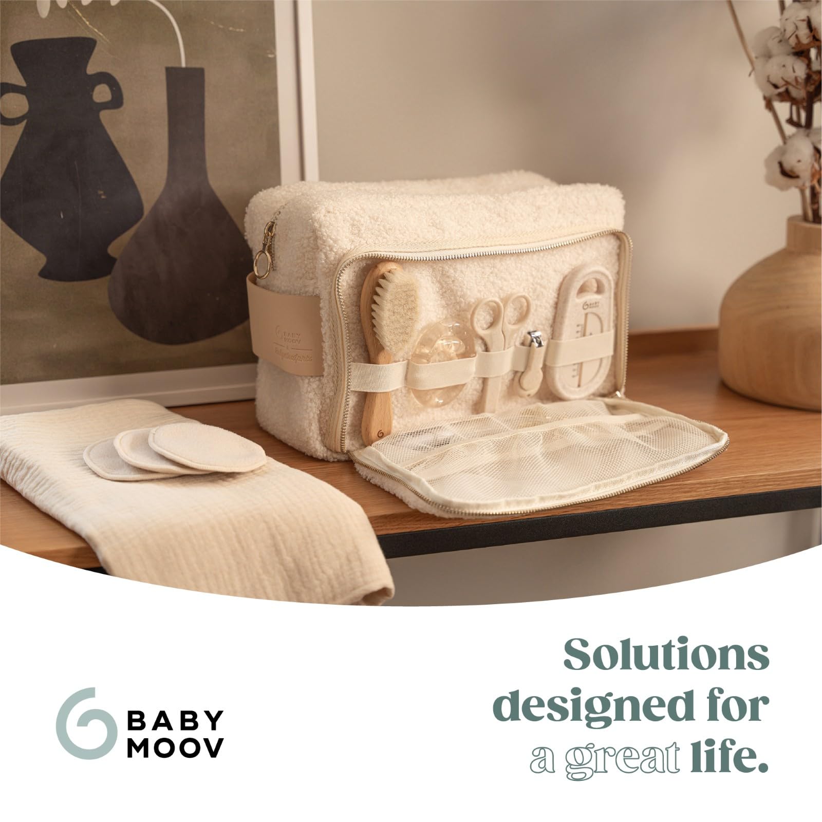 Babymoov Trousse de Soin Bébé Grand Format (6L) - Dès la naissance - 11 Accessoires Inclus Dont Coupe Ongles Bébé, Thermomètre de bain, Langes Coton - Idéal Cadeau de Naissance - Design Elegant