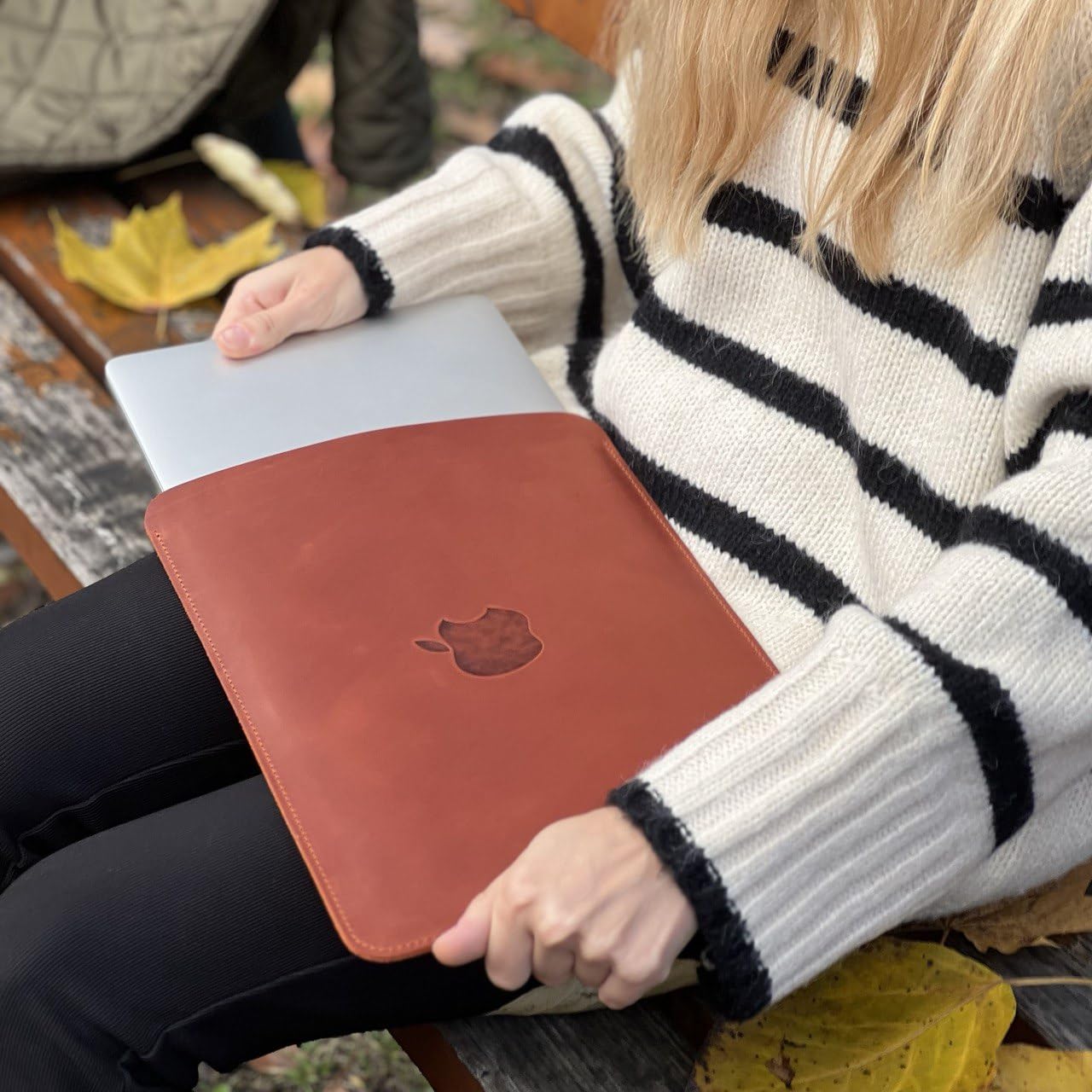 【最終価格】MacBook(13インチ) Leather Sleeve Amazon.com: Genuine Leather Sleeve Case for 13 MacBook Air