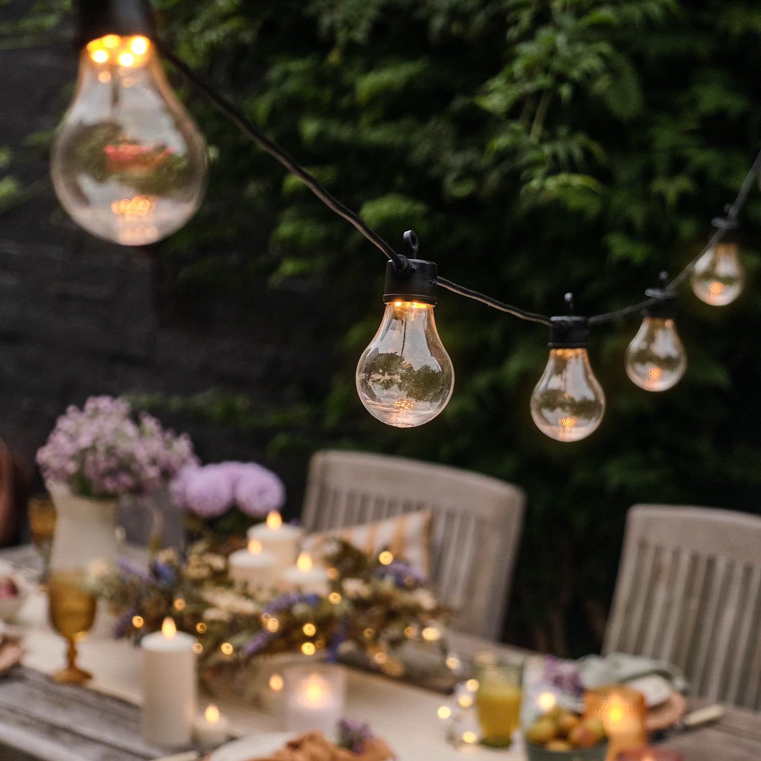 Lights4fun Glühbirnen-Lichterkette | Core Connect mit 20 warmweißen LEDs | klare transparent schwarz | inkl. Netzstecker für Innen & Außen | Garten Party | Länge 10 m