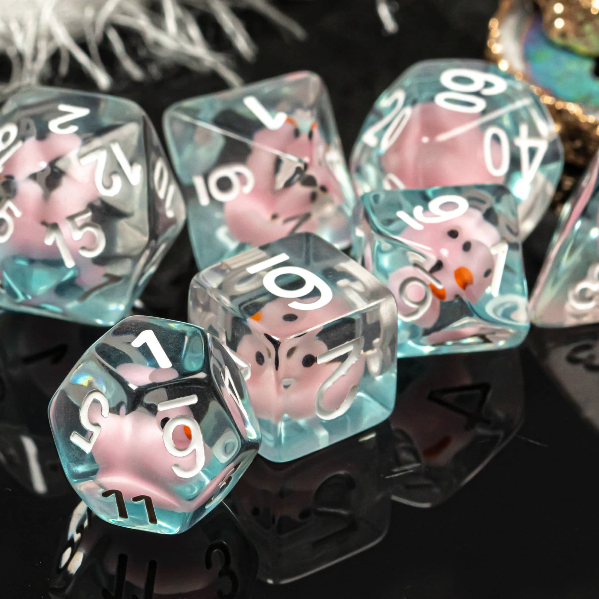 Cusdie Ensemble de 7 dés DND, ensemble de dés polyédriques remplis d'animaux, pour le jeu de rôle Donjons et Dragons D&D (Canard rose)