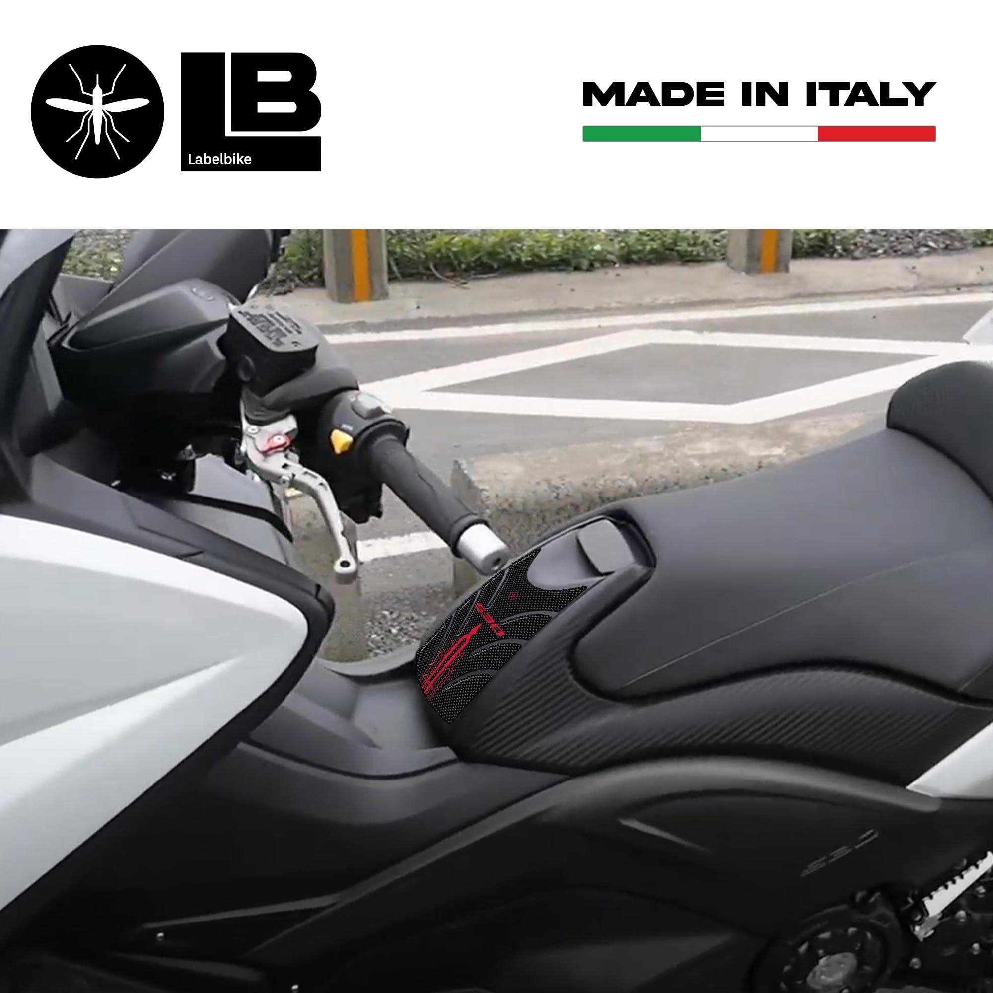 labelbike Adesivo 3D Moto Serbatoio compatibile con YAMAHA | Protezione in Resina, Antigraffio, Decorazione, Modello Tmax 530 2012-2016, Carbonio Rosso Ergal