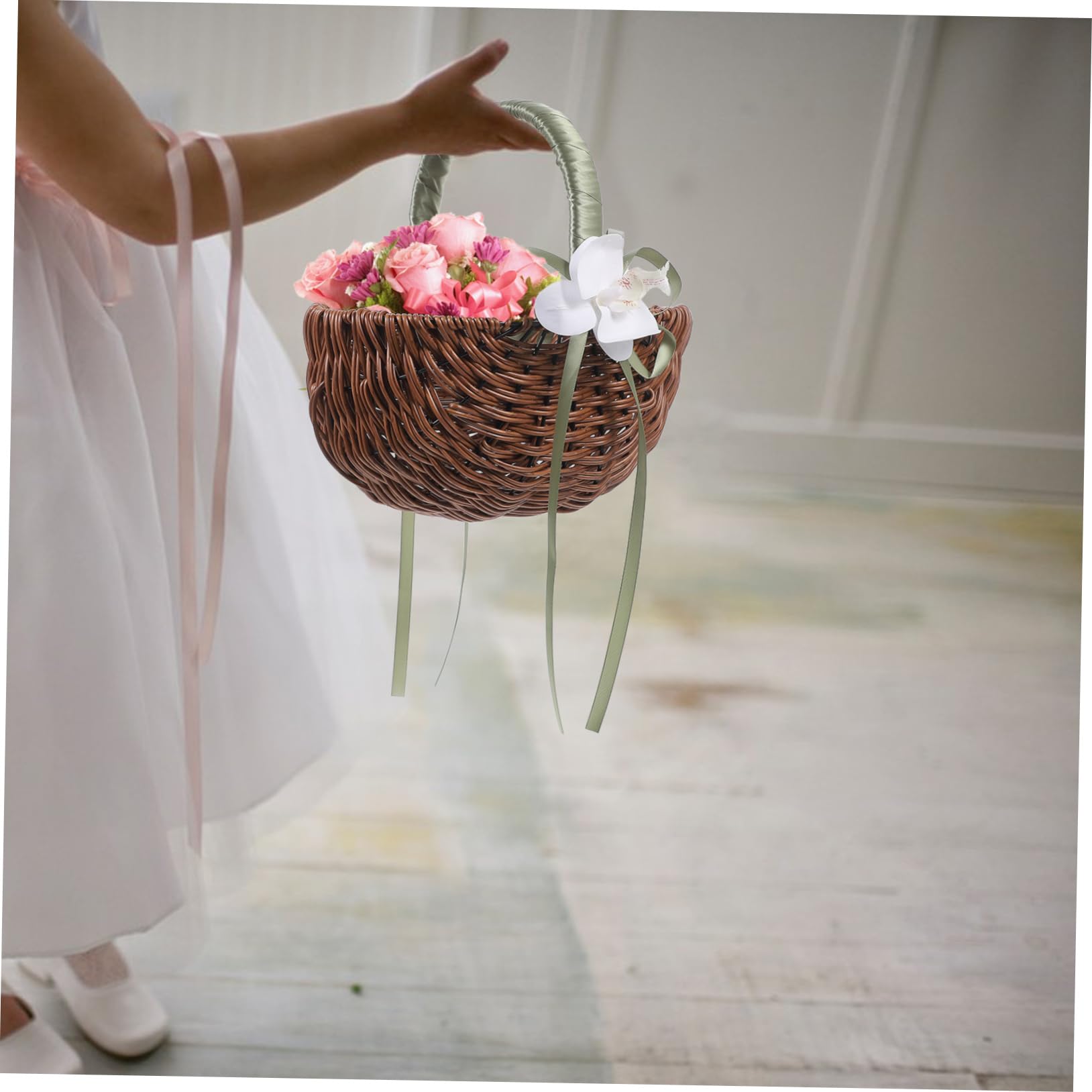 Praktischer Hochzeitsblumenkorb aus Kunststoff und Rattan Verschleißfest mit Henkel Romantischer Brautkorb für Shower und Hochzeit Geeignet