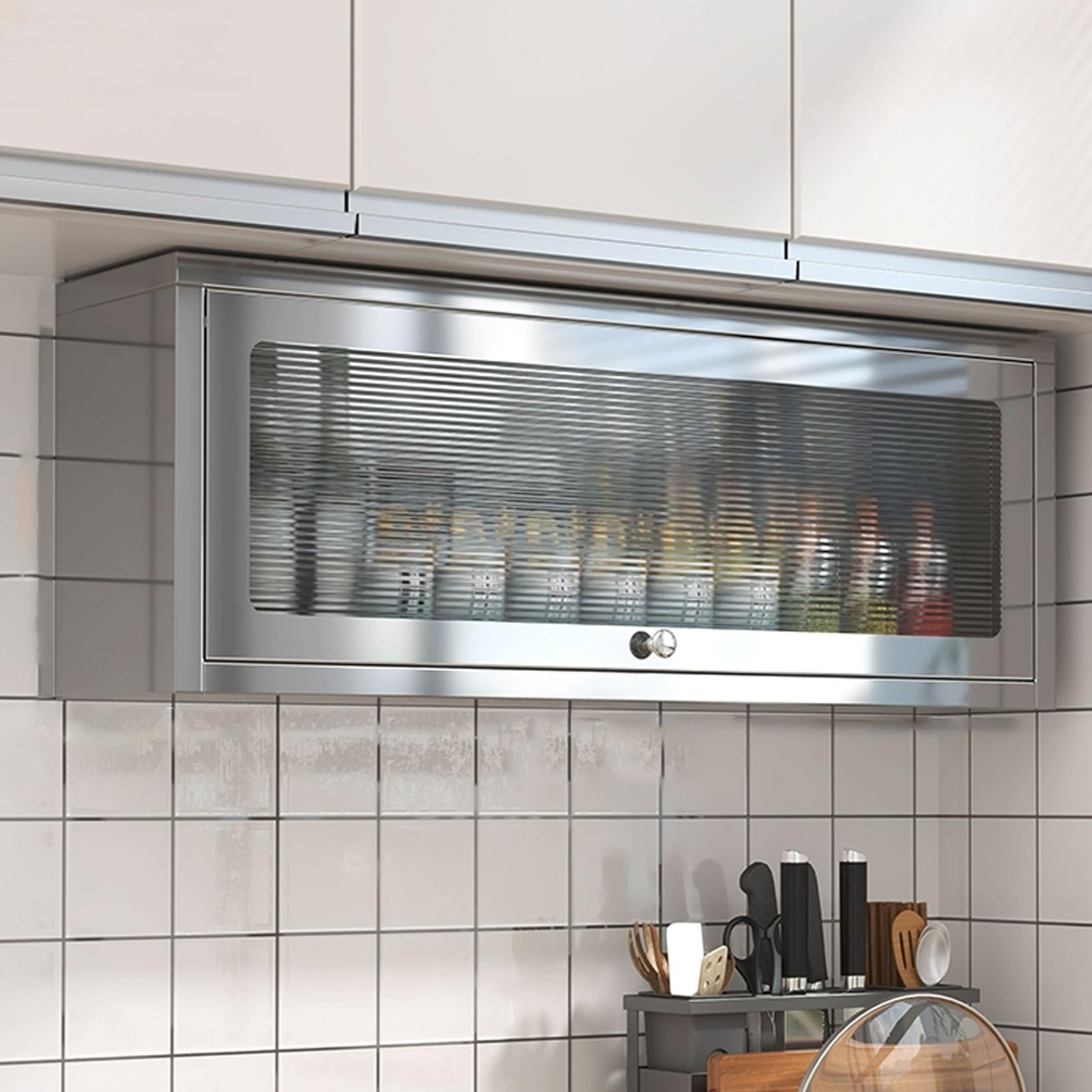 Vitrine cuisine gain de place pour optimiser les petits espaces muraux de maison