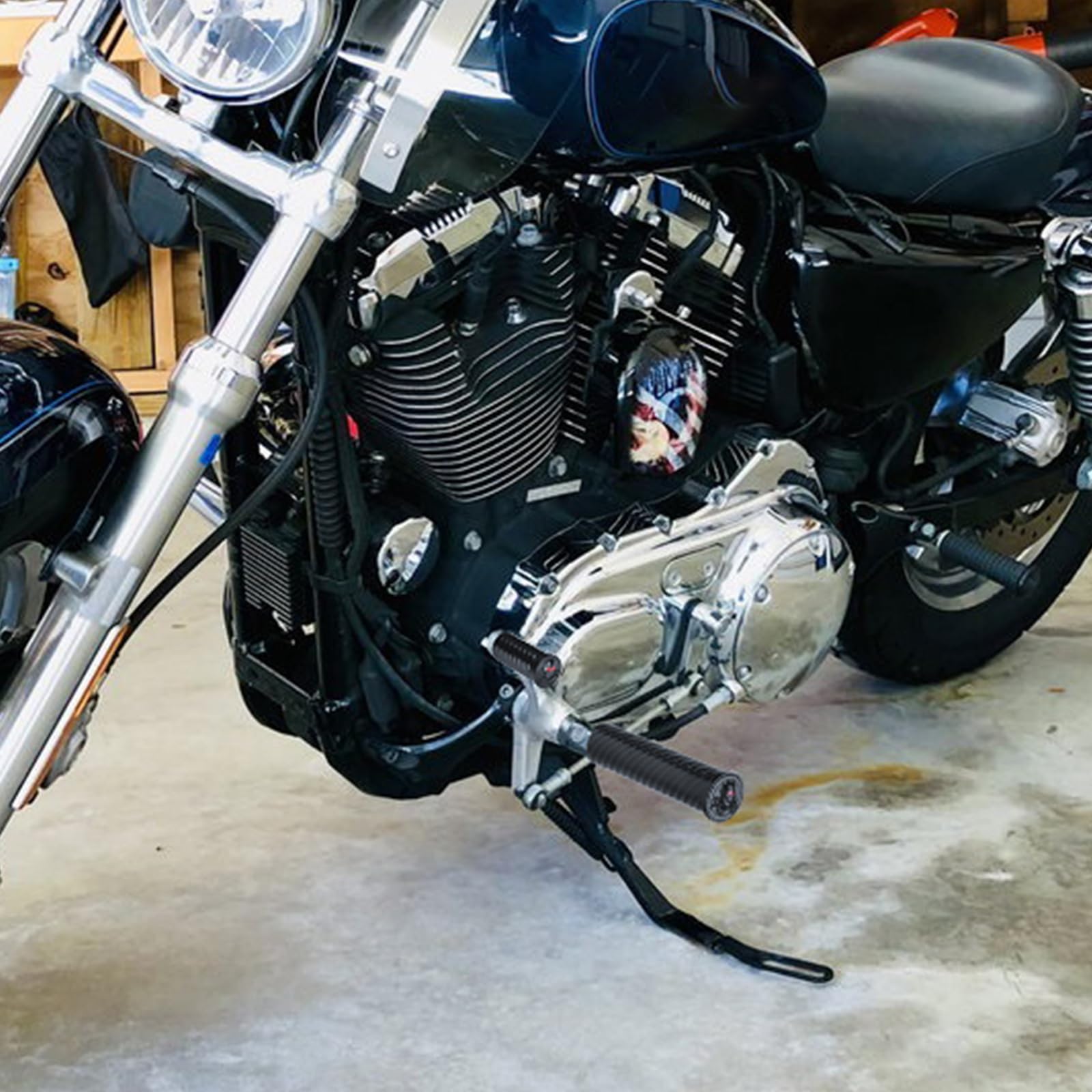 Goldfire Estriberas para palanca de cambios de motocicleta estilo calavera 3D + reposapiés delgado de montaje macho compatible con Harley Sportster Dyna Touring Peg Mount Pedal reposapiés (negro)