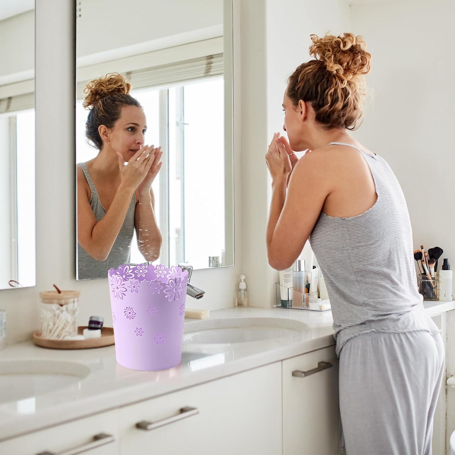 Mini Wastebasket Small Purple Trash can Office Plastic Garbage Can for Bathroom Vanity Desktop Office or Living Room (Purple, Large)