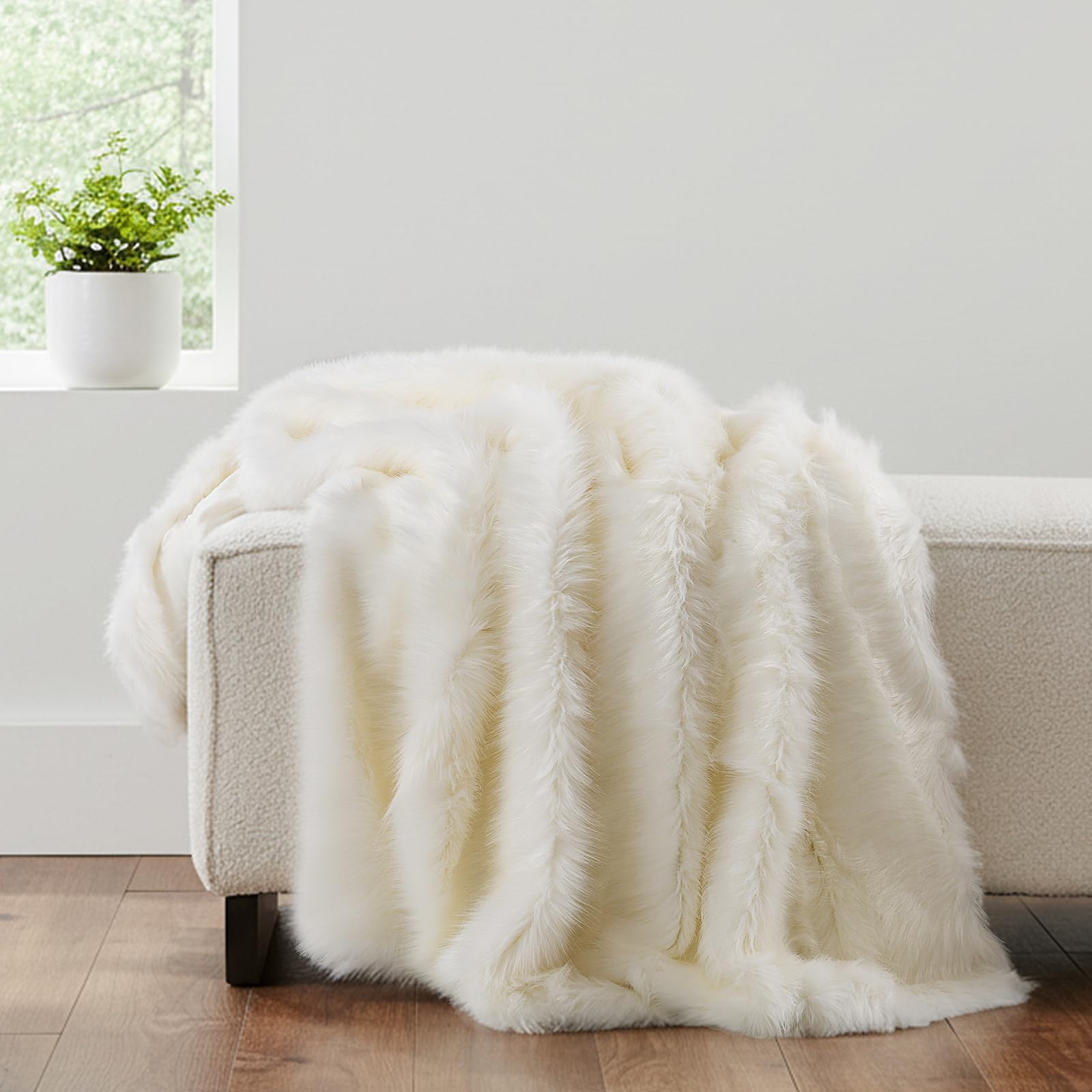 Luxury Plush Faux Fur Throw Blanket Natural Cream White Blanket, Super Warm, Fuzzy, Cosy, Fluffy Blankets for Sofa, Armchair, Couch and Bed Decor, 150 x 200cm — image 1
