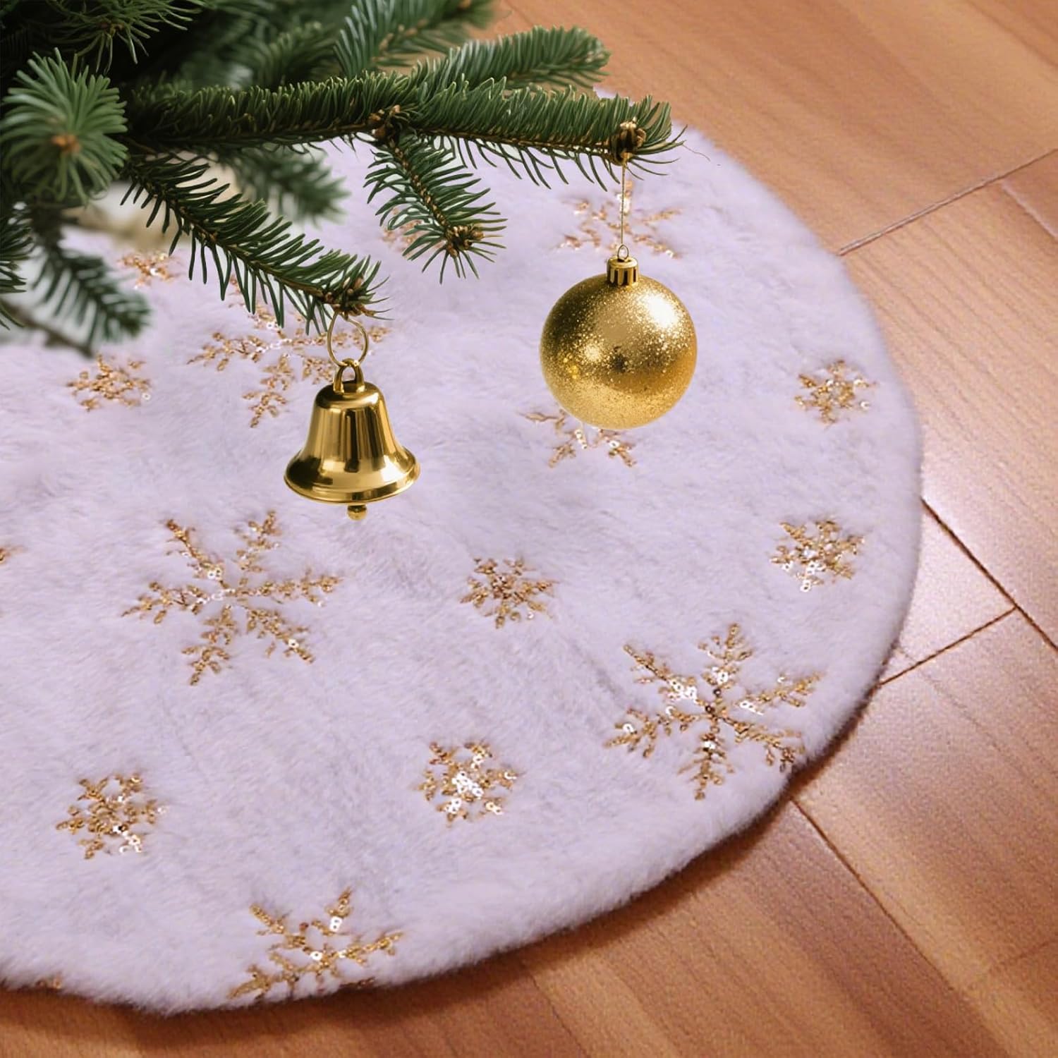 18 Inches Christmas Tree Skirt, White Plus Xmas Tree Skirt with Golden Snowflake Sequin Decoration for Christmas Tree Decoration Party Supply