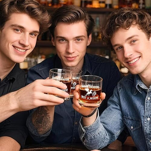 Miniatura 5 de RZHV Vaso de whisky con texto en inglés "I'm A Book Dragon Not A Worm", divertido regalo de cumpleaños para hombres, marido, papá, tío, abuelo,