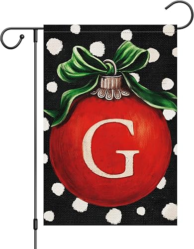 Louise Maelys Bandera de jardín con monograma de bola de Navidad de 12 x 18 pulgadas, arpillera de doble cara, letra inicial de bienvenida pequeña,
