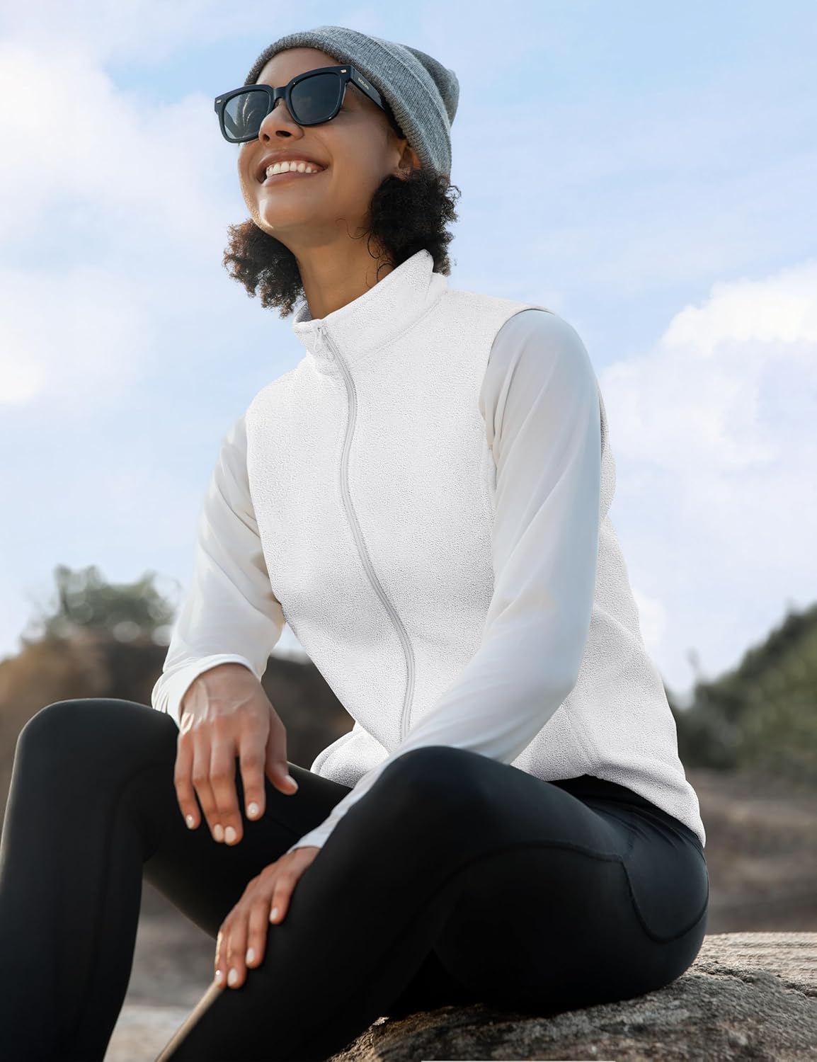 MAGCOMSEN Women's Fleece Vest Outerwear Sleeveless Lightweight Zip Jackets Warm Soft Vests with Zipper Pockets - Image 2