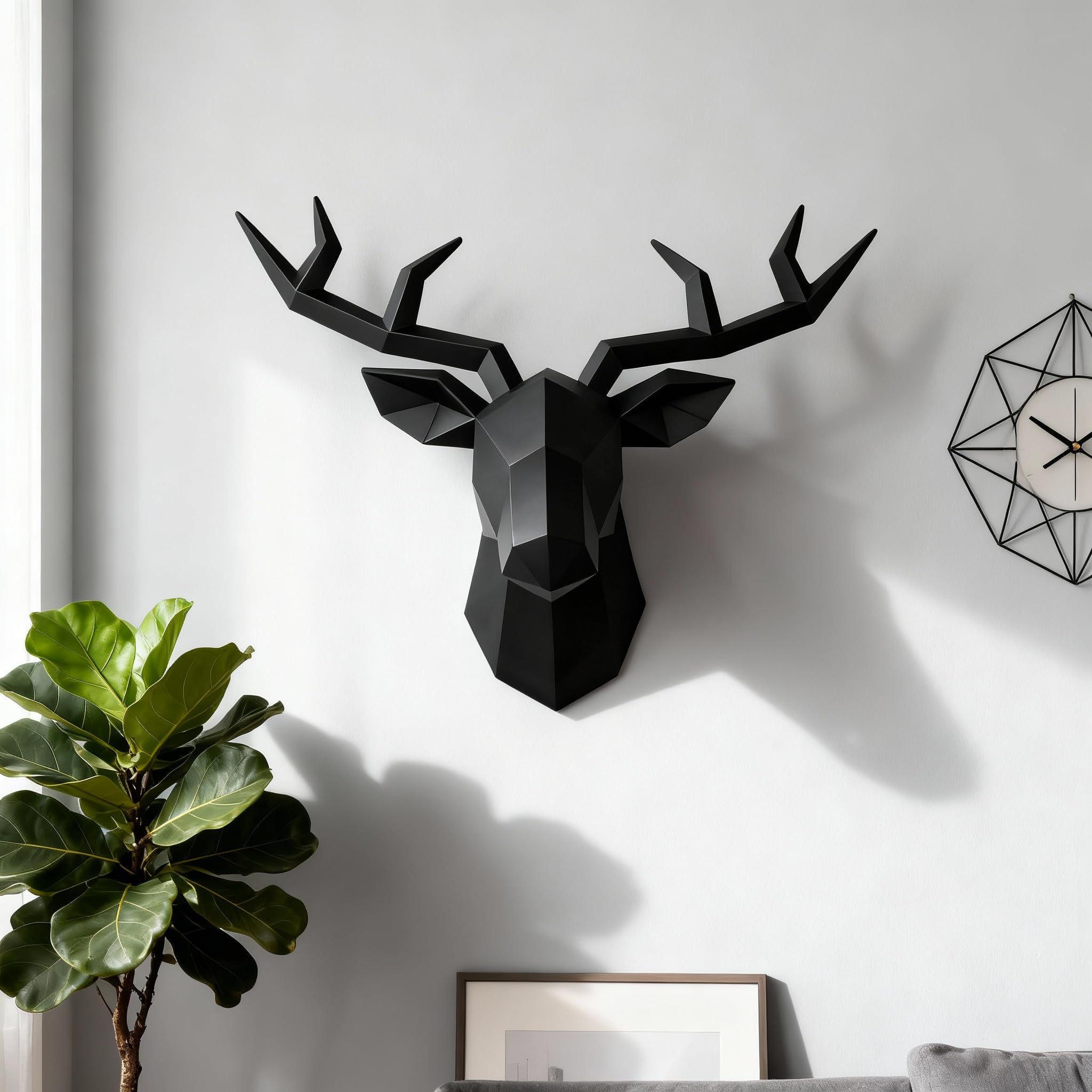 XYQXYQ Sculpture murale en forme de tête de cerf noir, tenture murale d'art moderne, décoration murale 3D, galerie salon décoration de tête d'animaux en résine