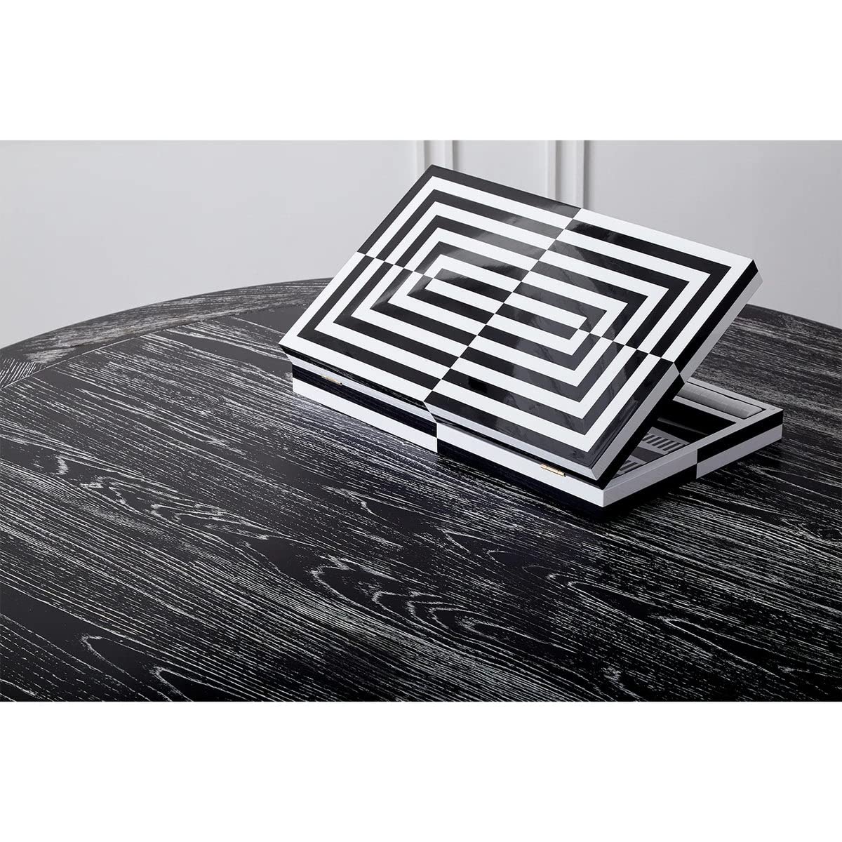 Jonathan Adler - Op Art Backgammon Set – Nero/Bianco – Legno/Laccato – Nero/Bianco – (LxLxA) 47 x 29 x 11 cm