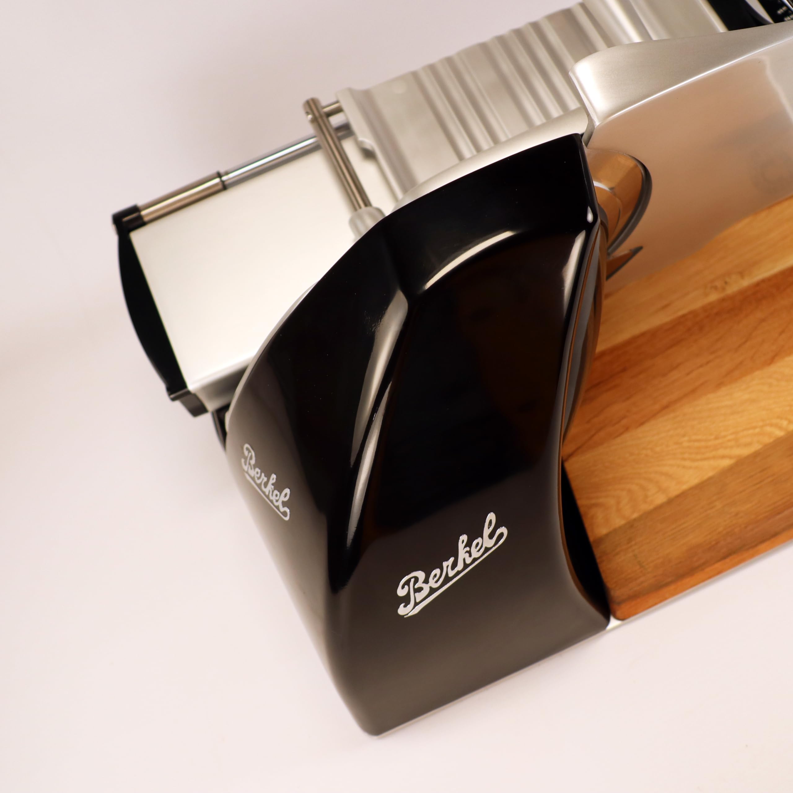 Berkel Affettatrice Home Line 200 Plus in nero – affettatrice da cucina con tagliacoltelli e tagliere realizzato a mano, pezzo unico