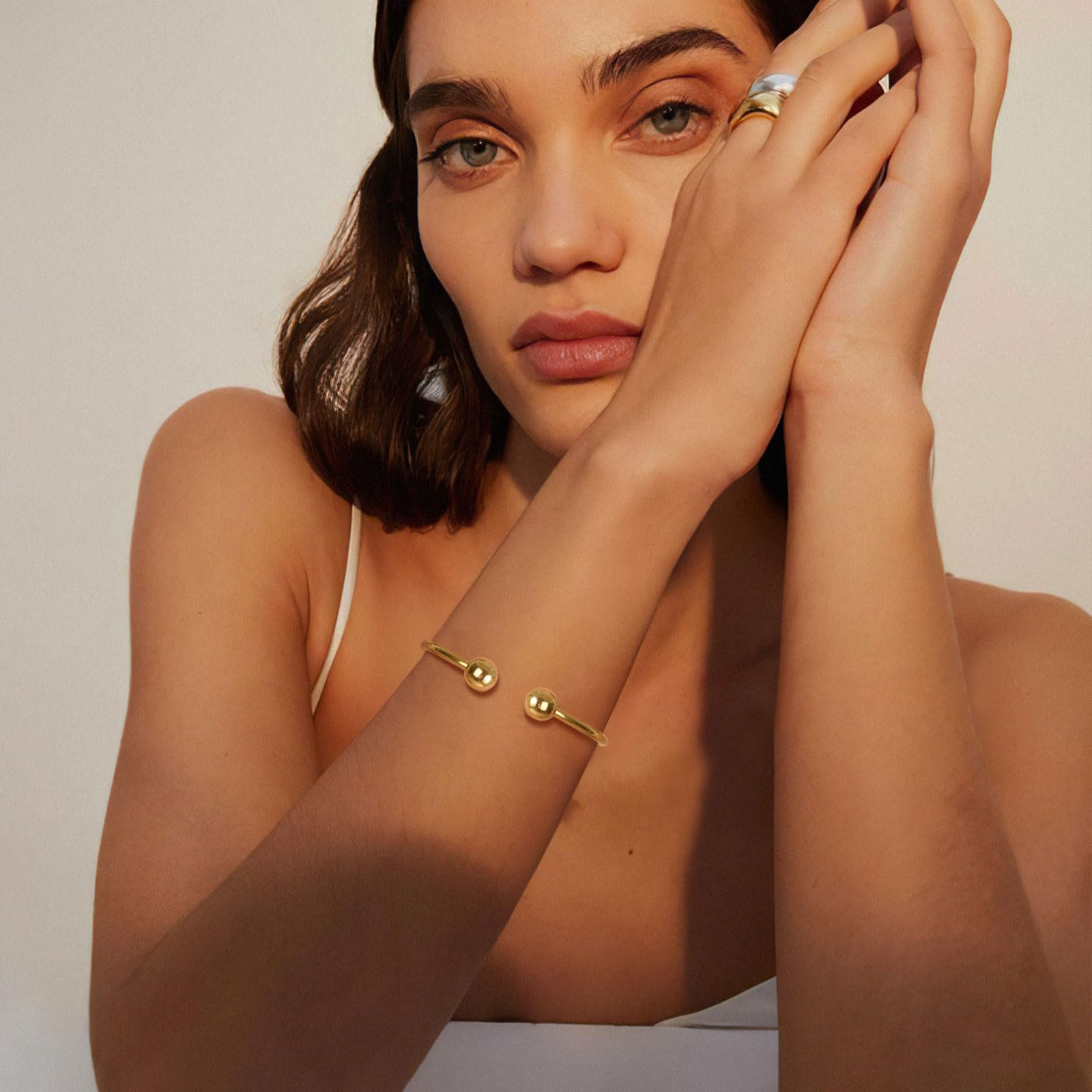 Joyería chapada en oro de acero inoxidable pulido simple brazalete brazalete abierto extremos bola brazalete para mujer 7
