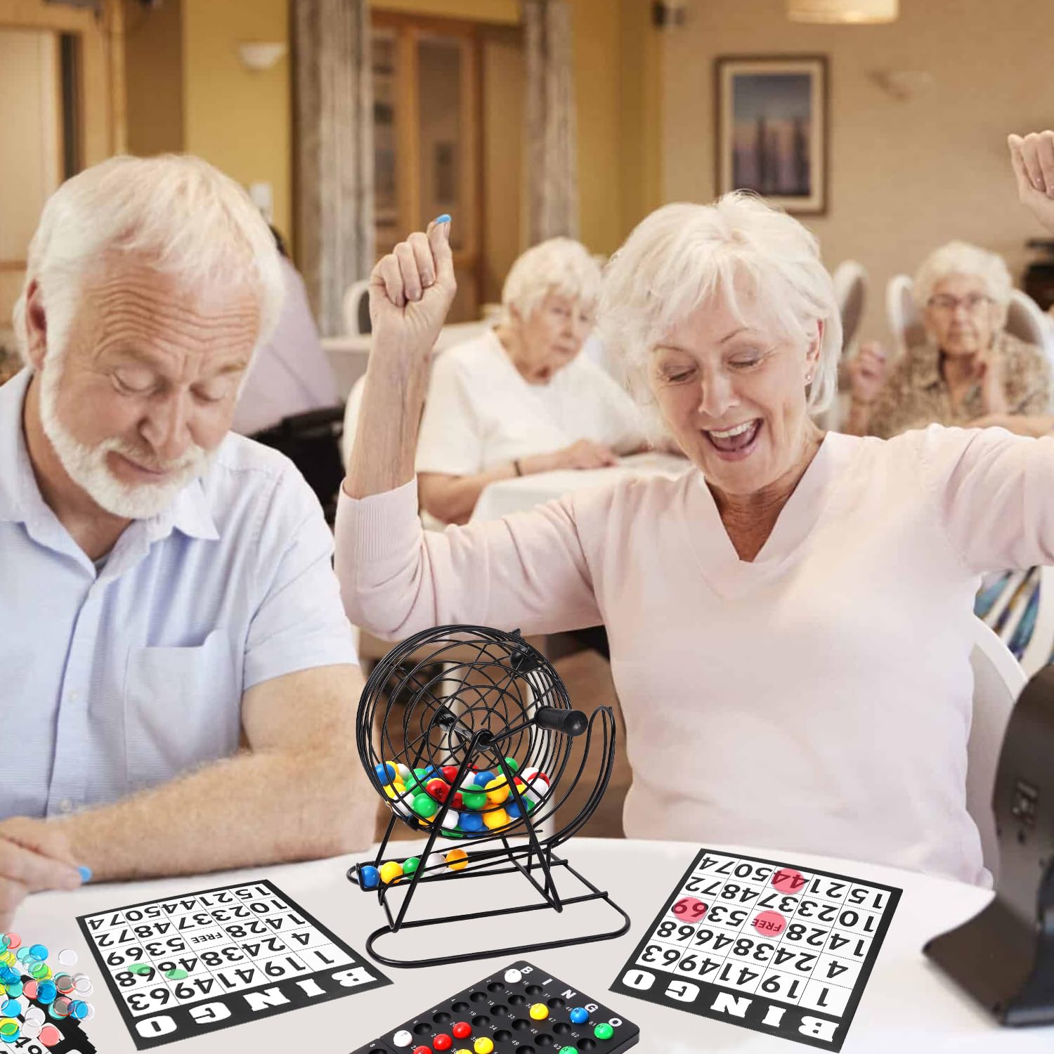 GSE Games & Sports Expert Deluxe Bingo Spiel Set mit Stahlkäfig, Master Board, 75 Bälle, 300 Chips, 50 Bingo Karten für Freundespartys, Spieleabend