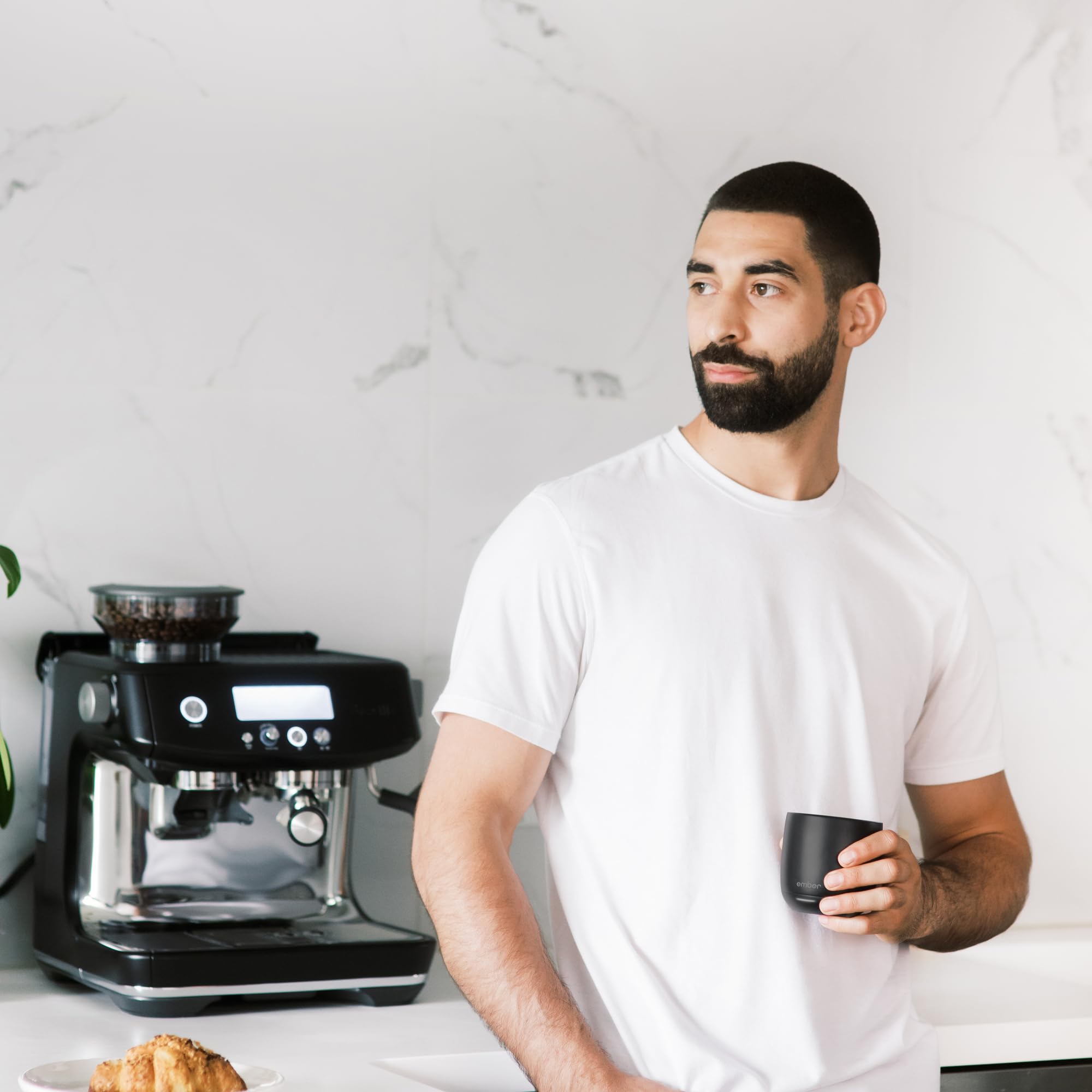 Ember Smart Cup mit Temperatureinstellung – 178, per App steuerbar, wiederaufladbarer, aufheizbarer Kaffeebecher mit Intelligent LED Display, 1,5-Stunden-Akku, Schwarz