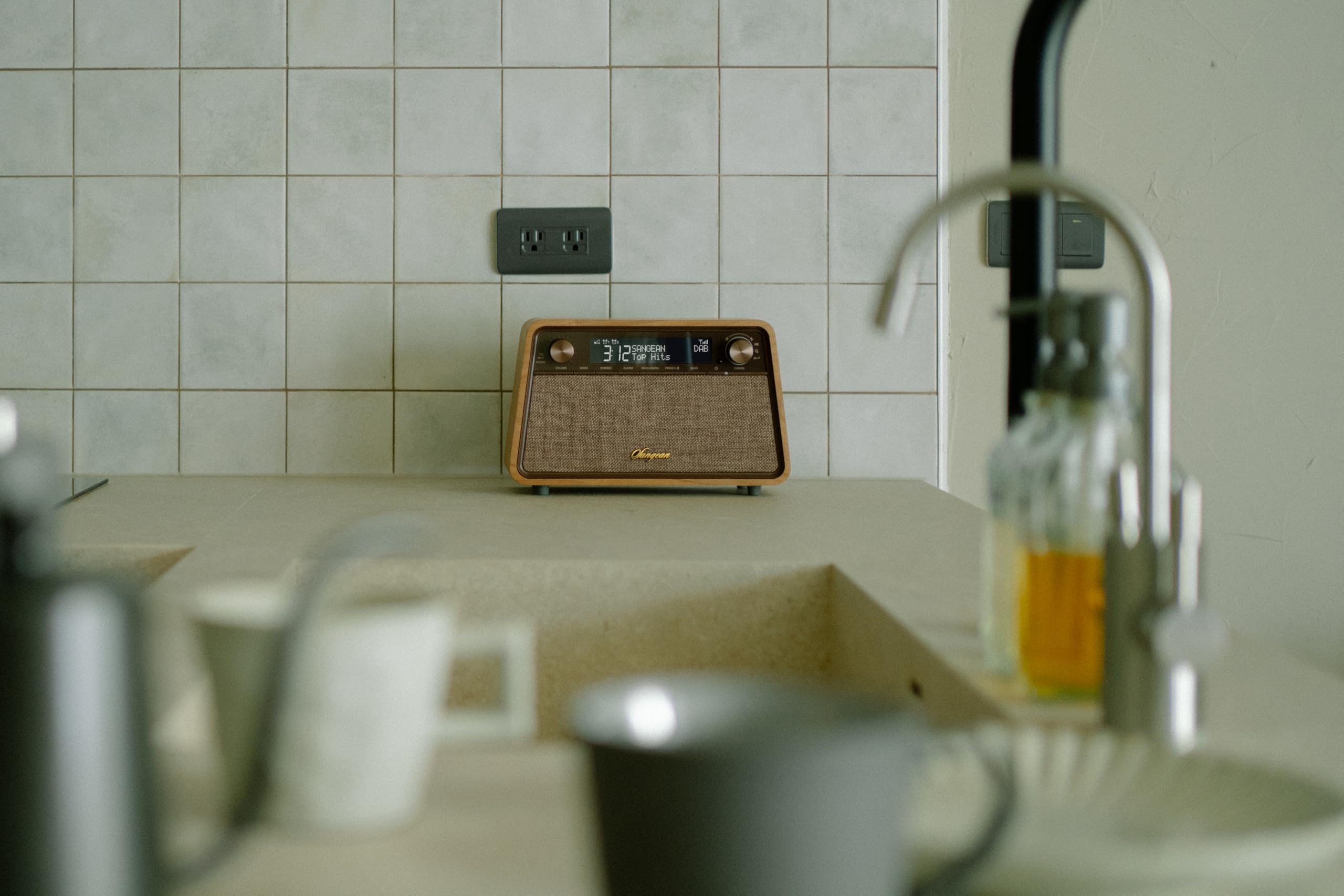 SANGEAN WR-201D Premium Retro-Radio mit DAB, RM, Bluetooth, AUX, dimmbaren LCM-Display, Echtholz-Gehäuse, Kirschbaum Natur