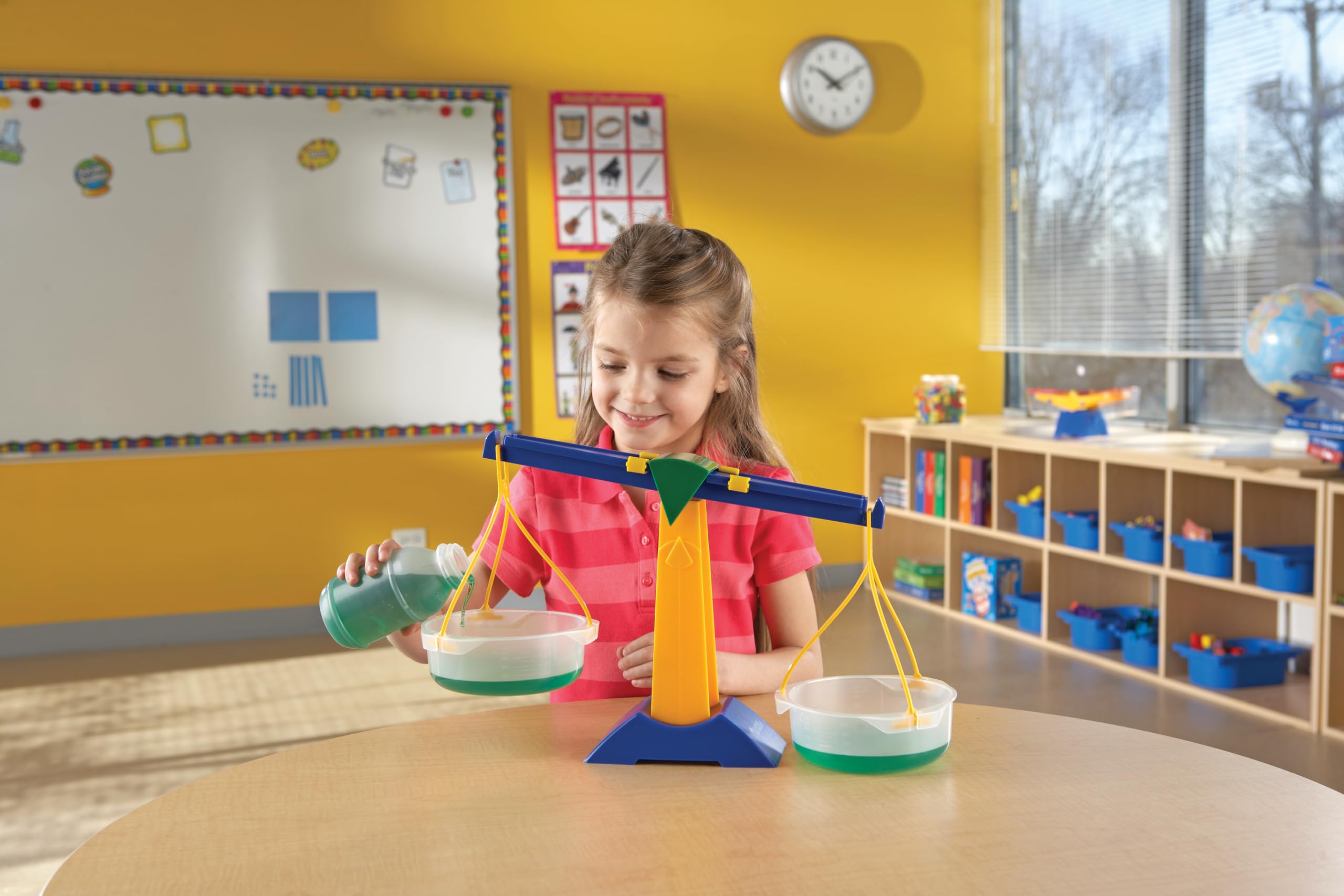 Learning Resources Balance à Plateaux Junior, Balance Éducative Enfants 5+, Jeu d’Apprentissage du Poids et de l’Équilibre, Comparaison Solides et Liquides