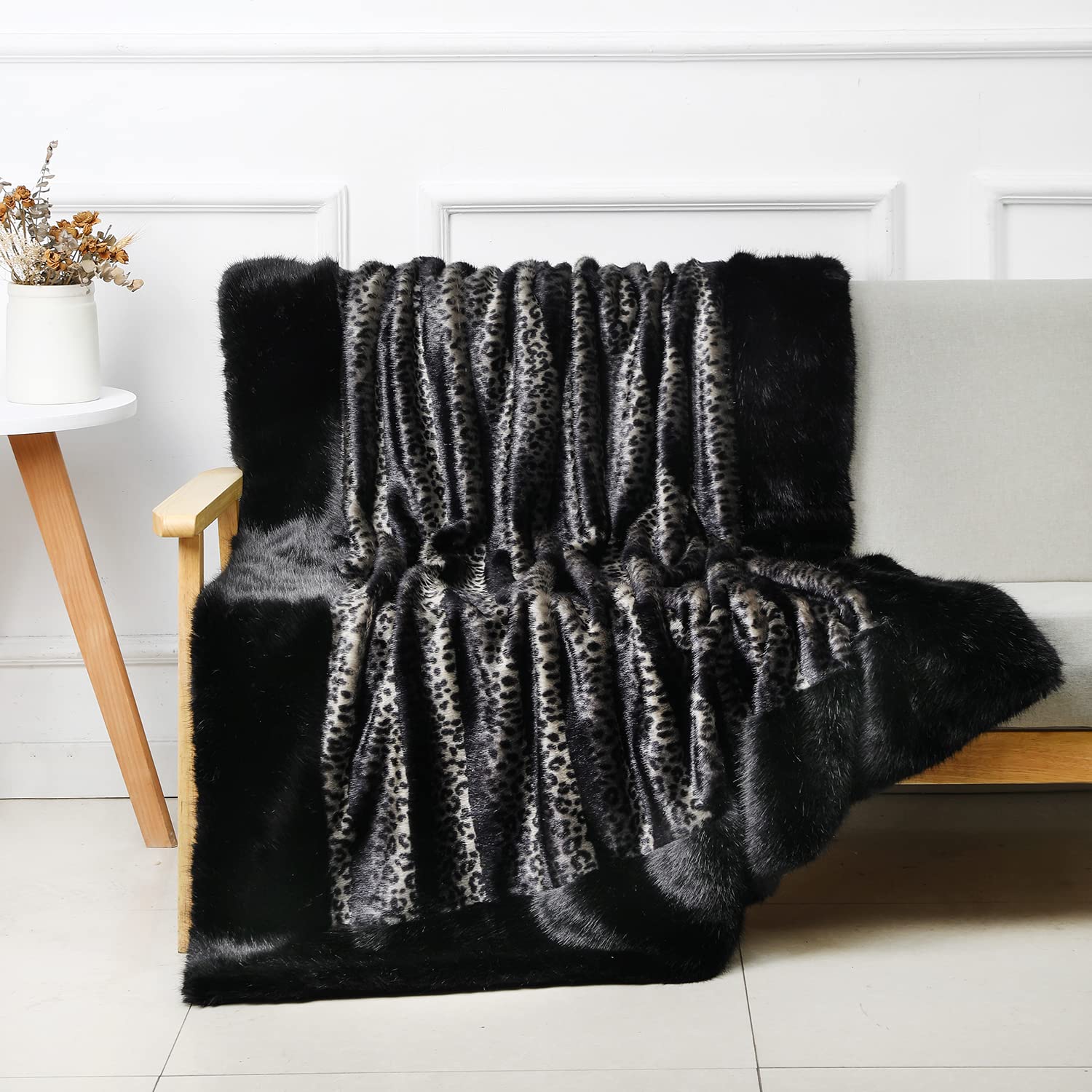 Photo 1 of *USED* inchgrass Leopard Stitching Luxury Soft Faux Fur Blanket Plush Elegant with Double-Sided Mink Throw Blanket Sofa Chair Sofa Living Room Birthday Gift Home Decoration (50"x60", Leopard Stripe) Leopard Stripe 50"x60"