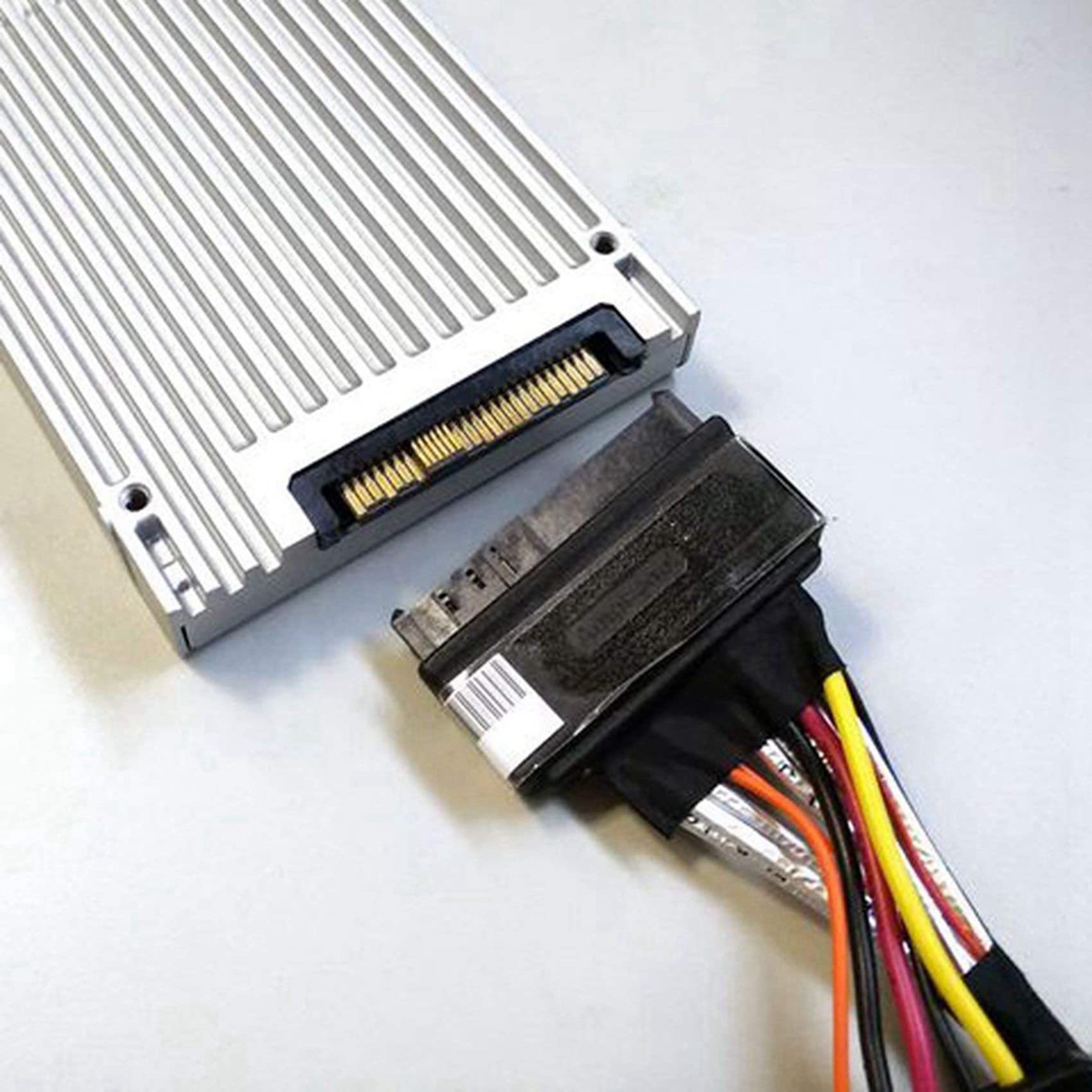 4X Integrato Da 12G Mini SAS HD Un U.2 / SFF-8643 Un SFF-8639 0,5 M con Alimentatore SATA Un 15 Pin, Adatto per SSD U.2