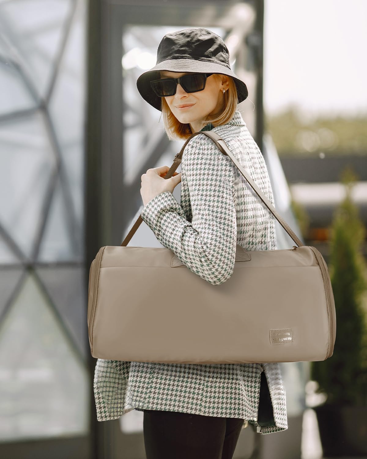 47L Borsa da Viaggio Pieghevole Uomo Donna, Borsa Porta Abiti Grande con Scomparto per Scarpe, Borse Sportivo Multitasche con Tracolla per Fine Settimana, Cachi