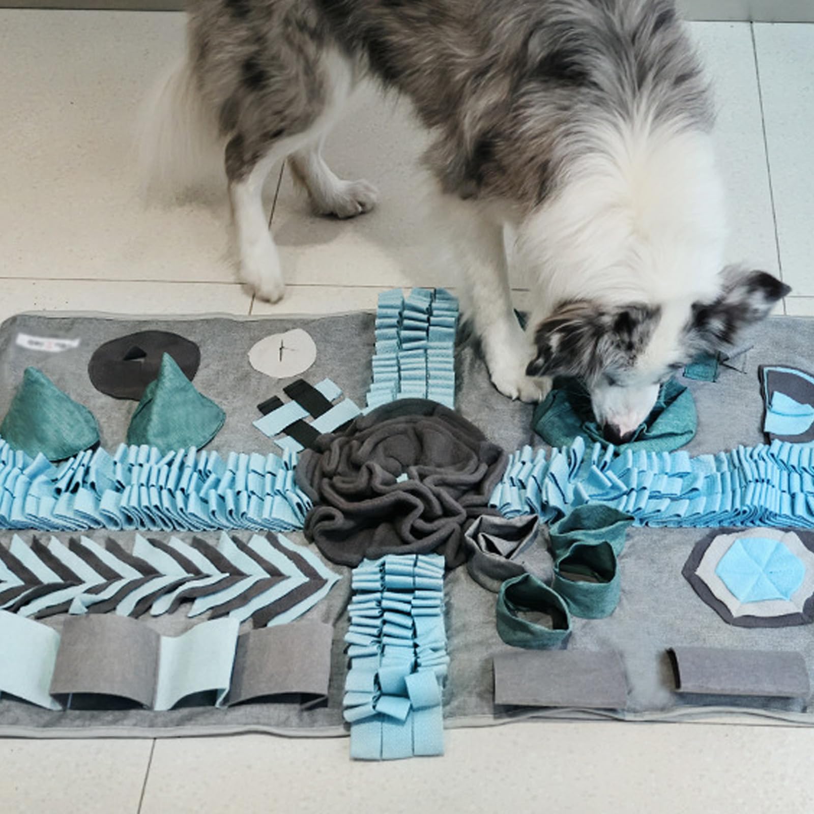 Tappetino da lavoro interattivo profumato per cani, con fondo antiscivolo, grande tappetino da fiuffo per animali domestici, divertente puzzle, dispenser di cibo per animali domestici