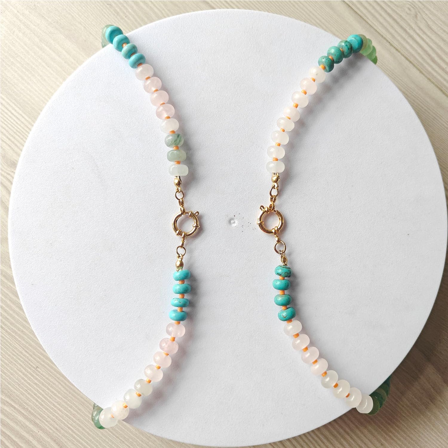 Gargantilla de cuentas de piedra natural para mujeres y niñas, hecha a mano, chapada en oro, hebilla circular, surfista, playa, joyería de verano, regalo