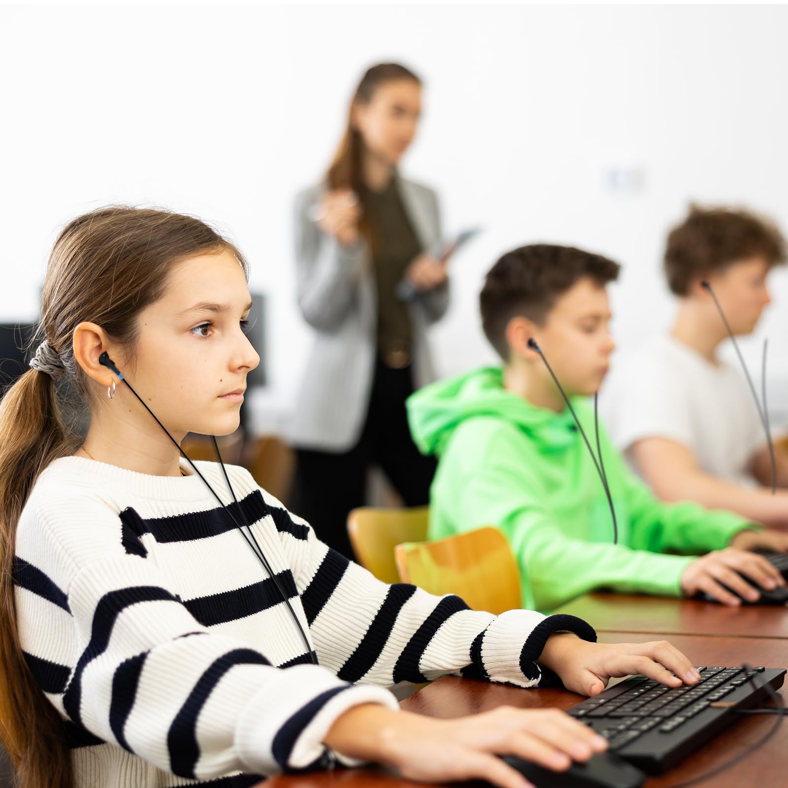 Kanayu Confezione da 100 auricolari per bambini, per scuola, studenti, senza microfono, per bambini, adulti, scuola, biblioteca, laptop, confezionati singolarmente (nero)