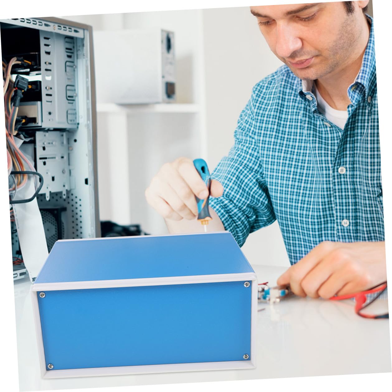 KOMBIUDA Scatola Elettronica in Metallo Contenitore Progetti Elettrici Incassato Custodia per Circuiti e Elettronica con Montaggio Facile e Design Versatile
