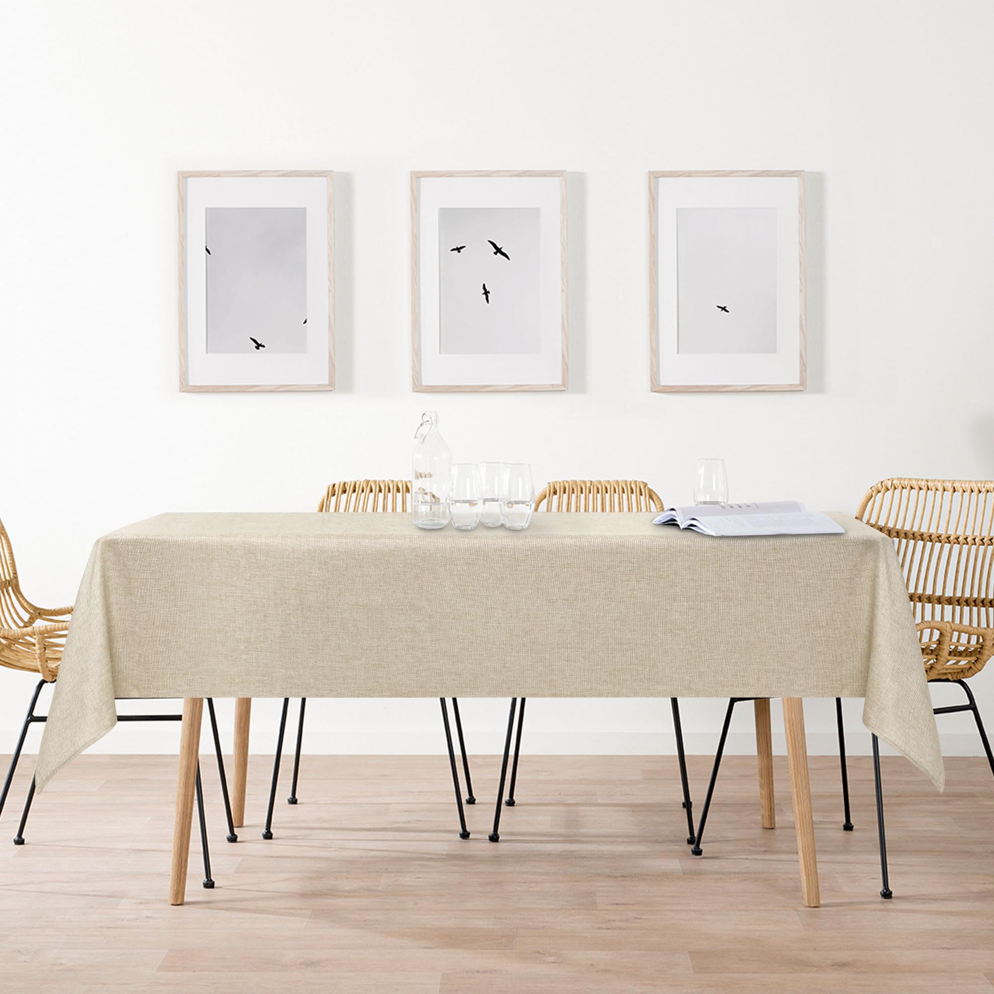 DWCN Nappe Beige Aspect Lin Tissu Lavable et Imperméable, Moderne Enduite Rectangulaire Anti-Tache de Table 135x160cm, pour Salle à Manger, Exterieur Jardin, Noel, Fête, Mariage Maison, Anniversaire