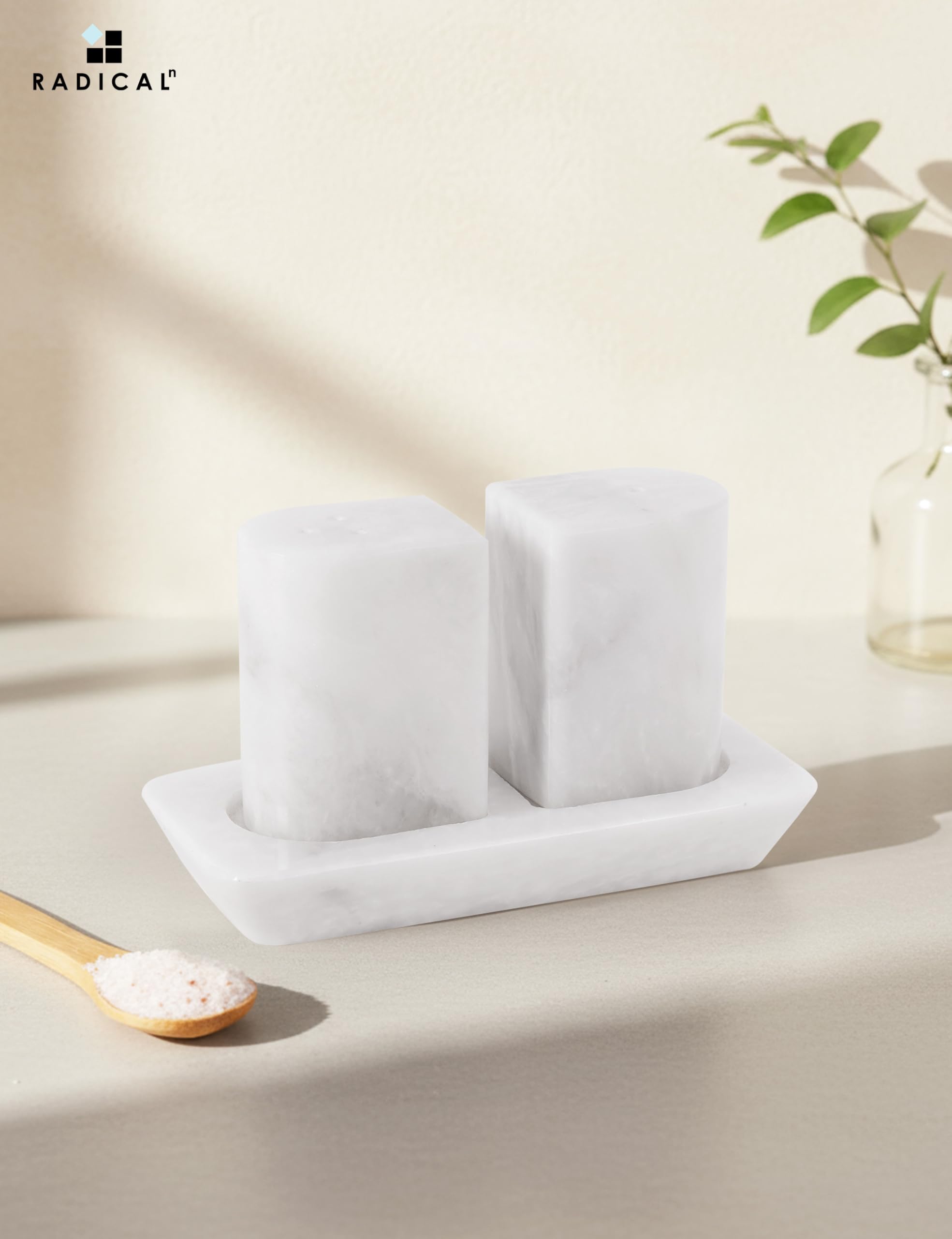 Radicaln Set di sale e pepe in marmo bianco da 6,3 cm, realizzato a mano, set di spezie Saleros per bancone della cucina, porta sale rosa, decorazione per la tavola della cucina della fattoria