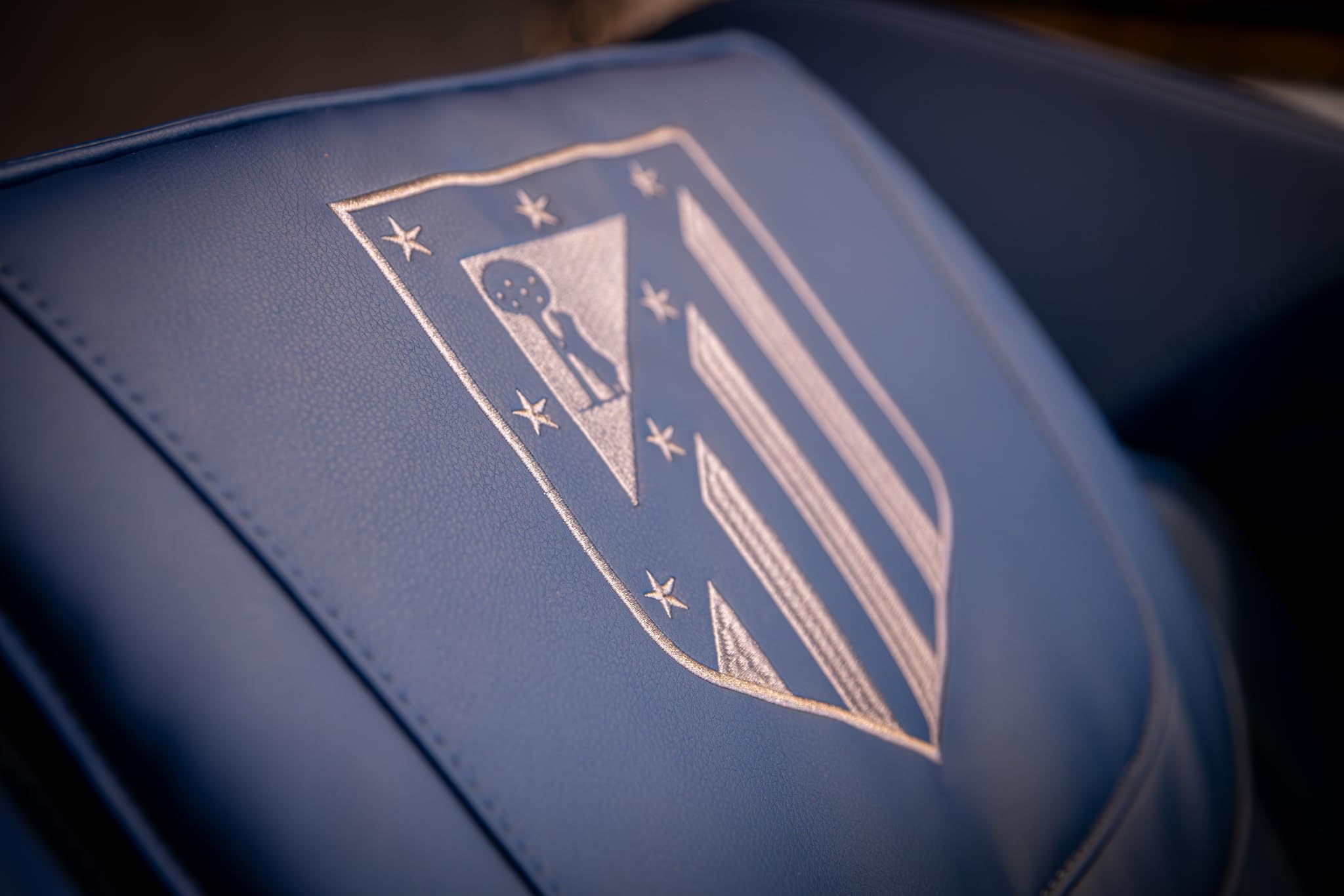GLOBAL RELAX ATLETICO DE Madrid | Essential 4D Poltrona Massaggio 4D Ufficiale dell'Atletico Madrid | Massaggio 4D Intelligente I Controllo vocale e Bluetooth I Gravità Zero I Termoterapia I Airbag